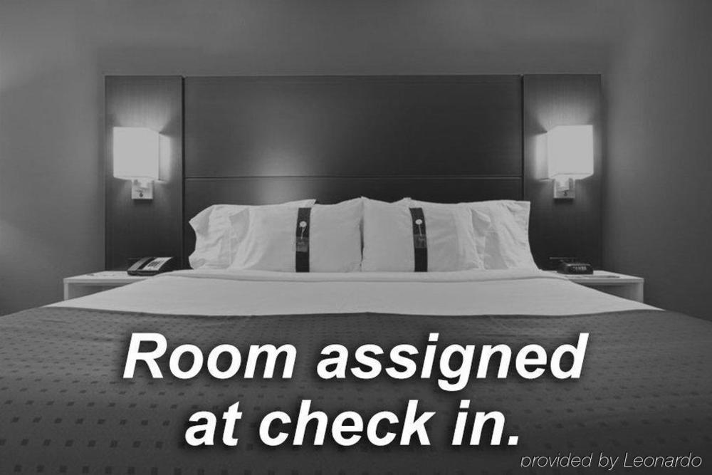 Express & Colorado Springs-airport By Ihg Hotel