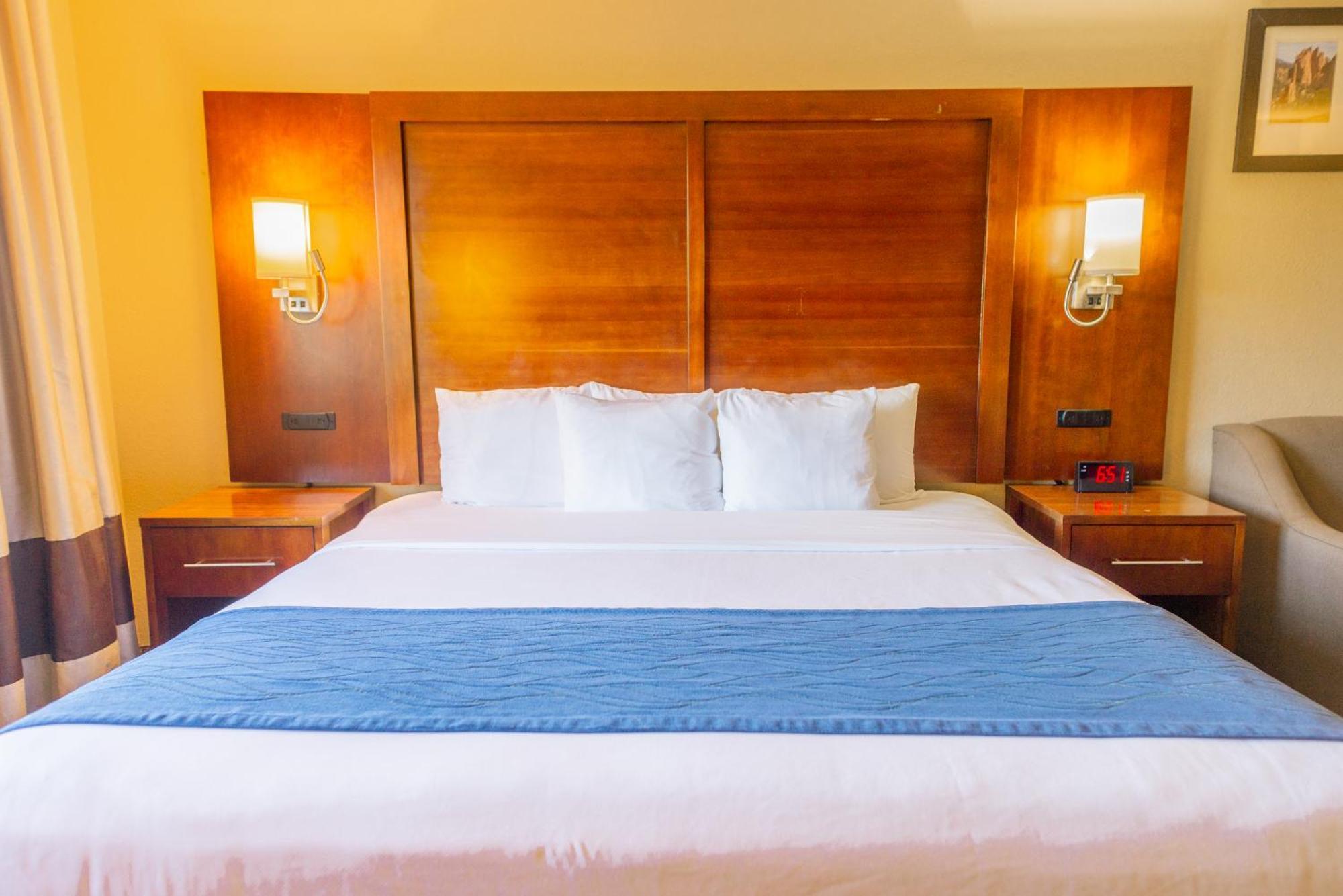 Inn Comfort North - Air Force Academy Area 3*
