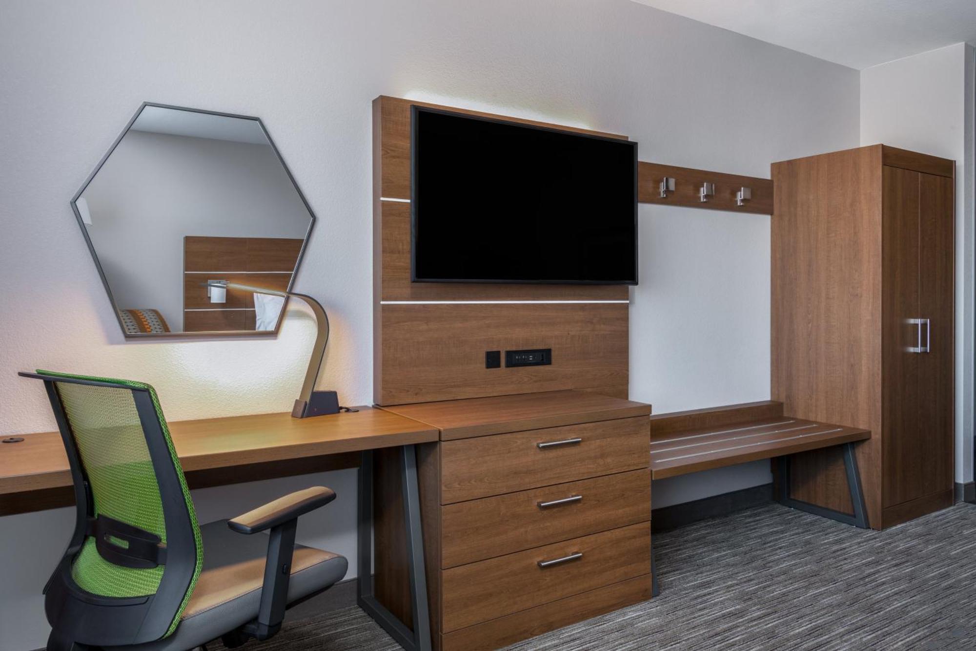 Express & - South I-25 By Ihg Hotel Colorado Springs