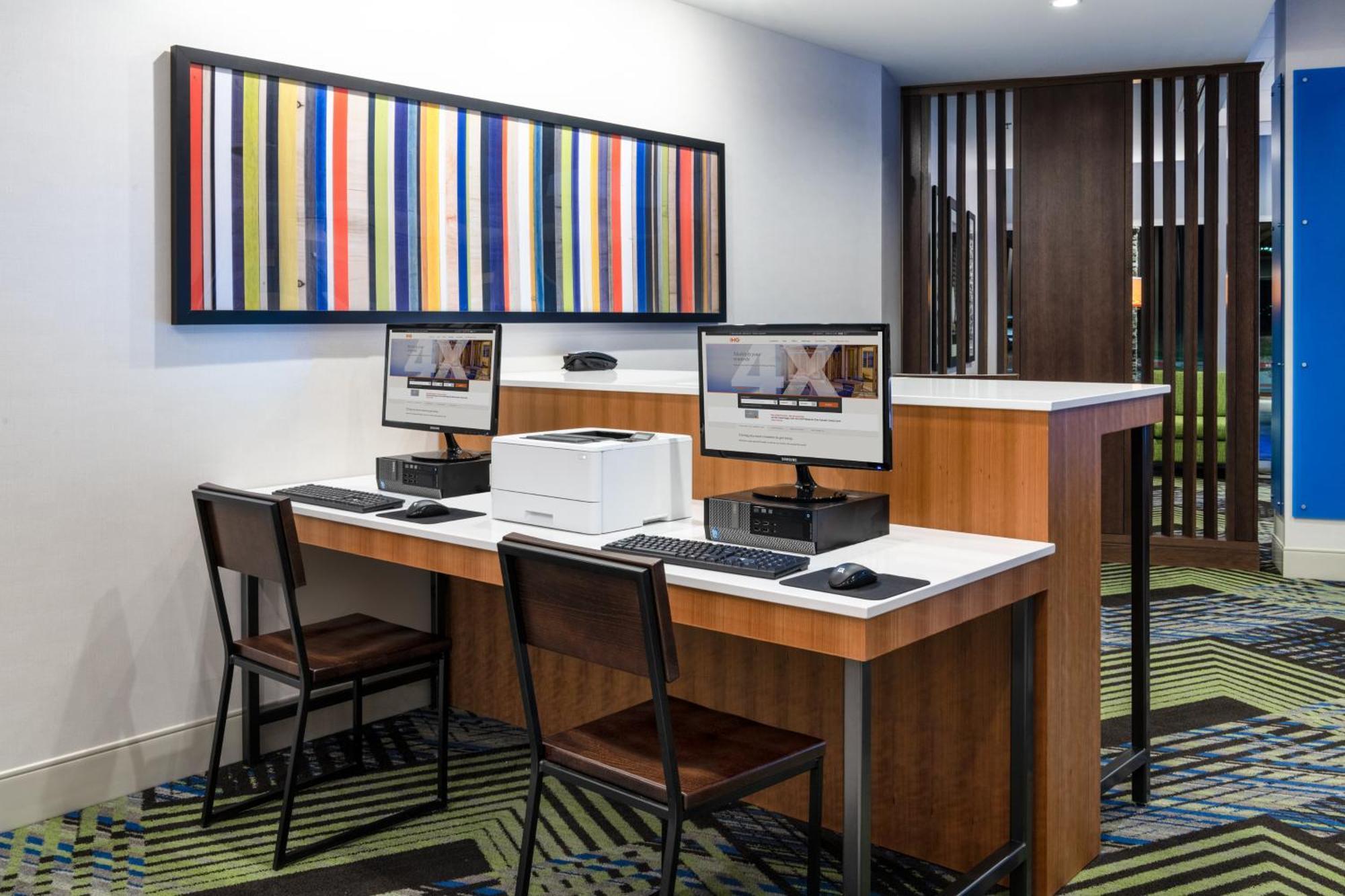 Express & - South I-25 By Ihg 3* Colorado Springs