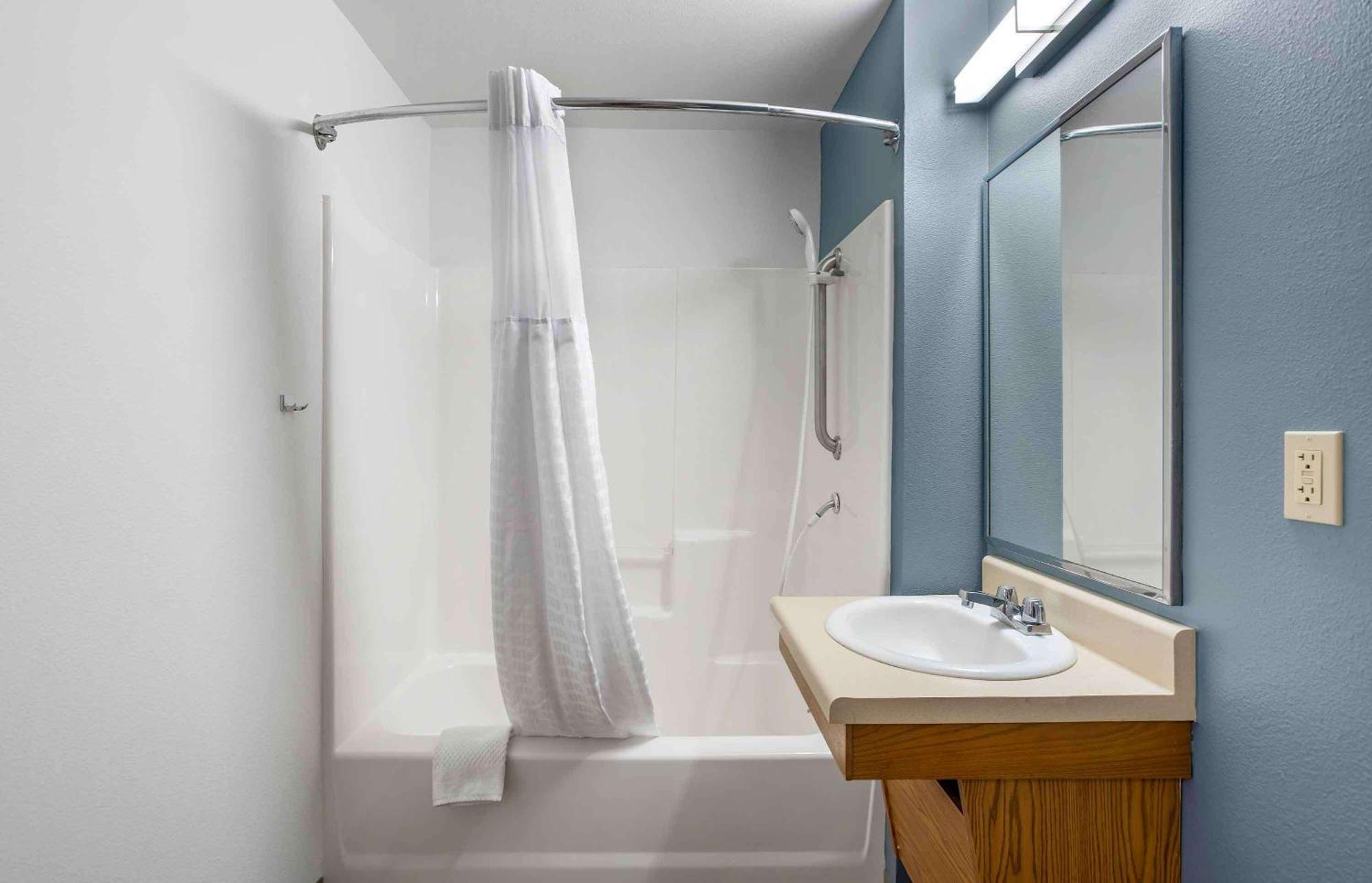 Extended America Select - - Airport Hotel
