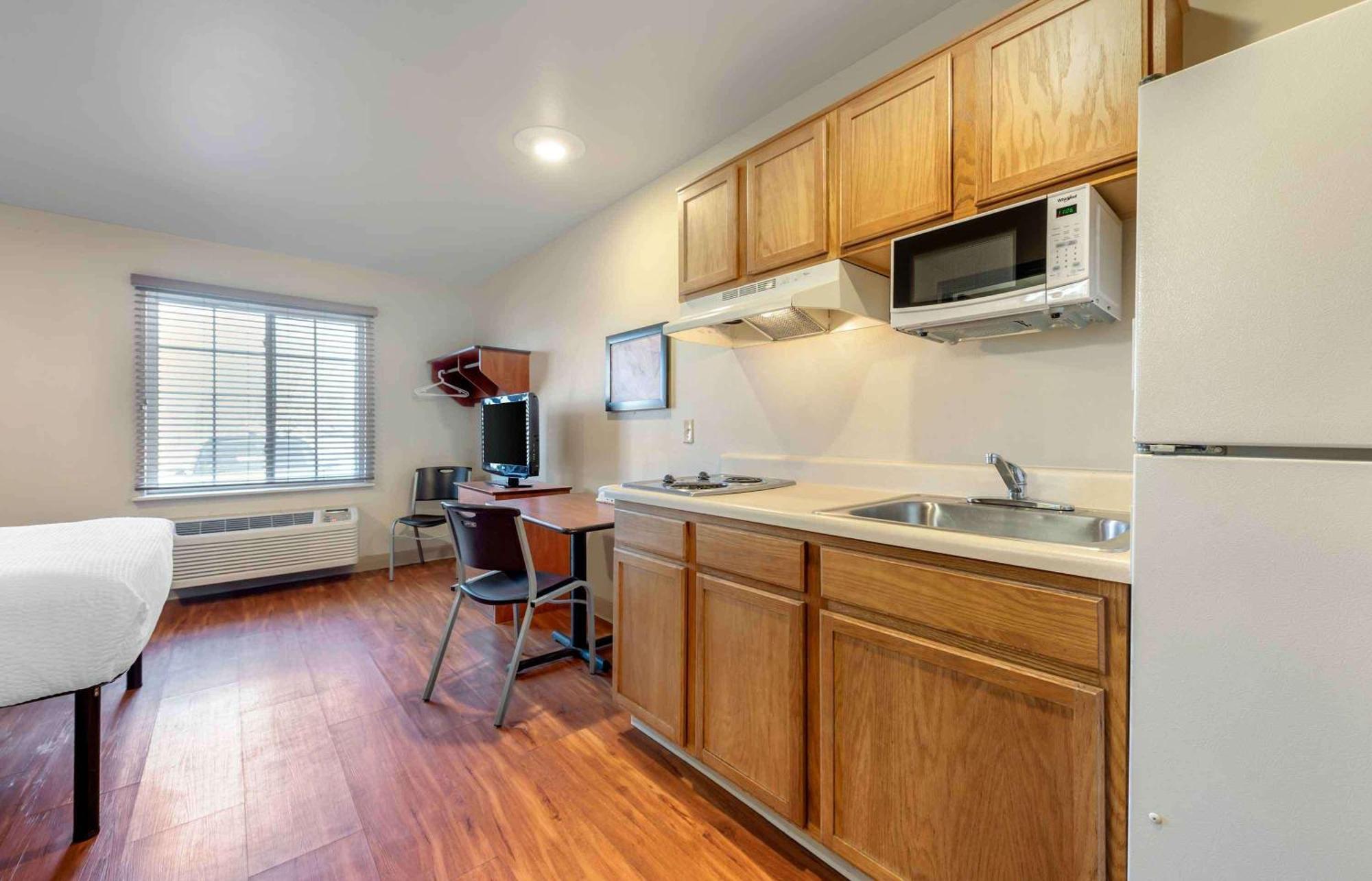 Extended America Select - - Airport Hotel