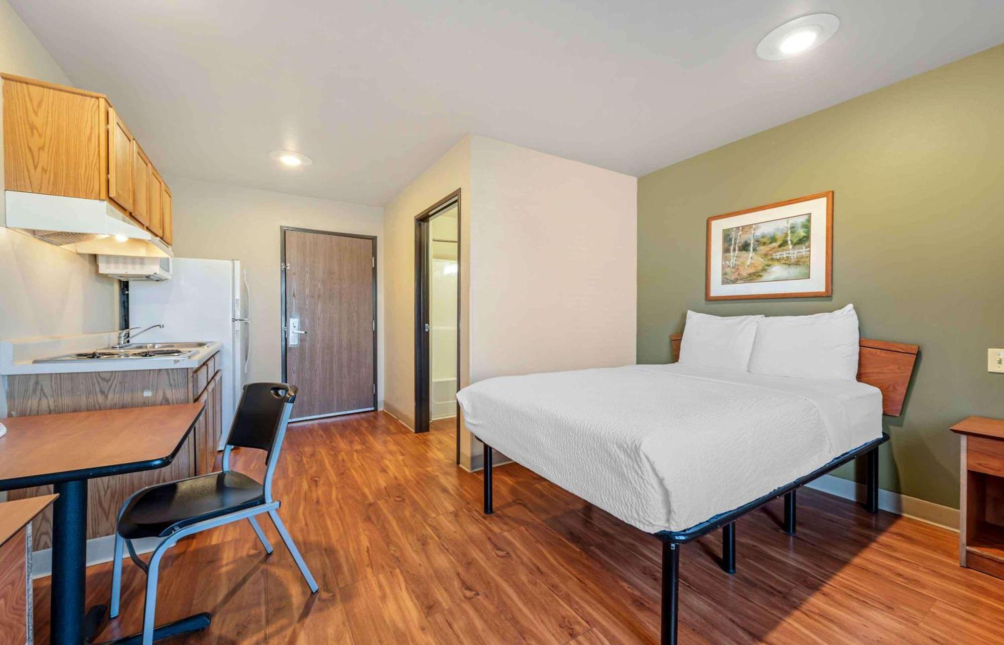 Extended America Select - - Airport Hotel