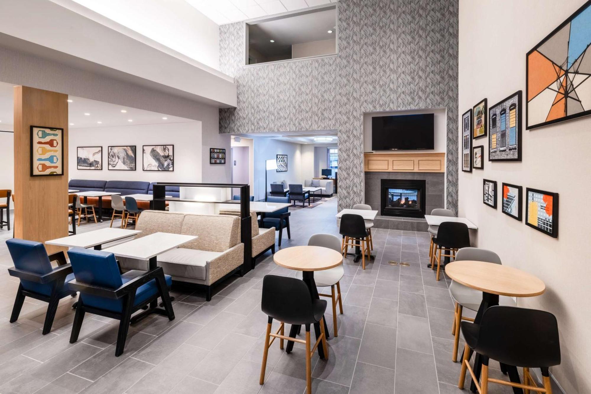 Hyatt House Airport Hotel 3*