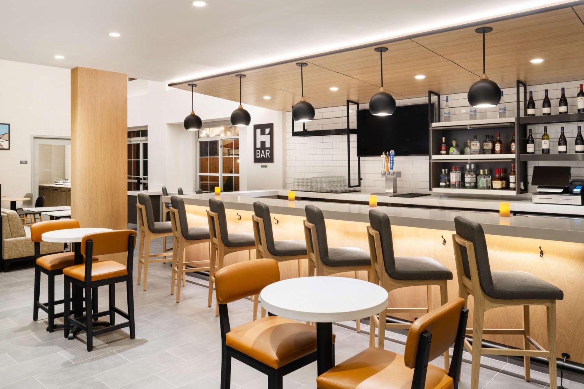 Hyatt House Airport 3*