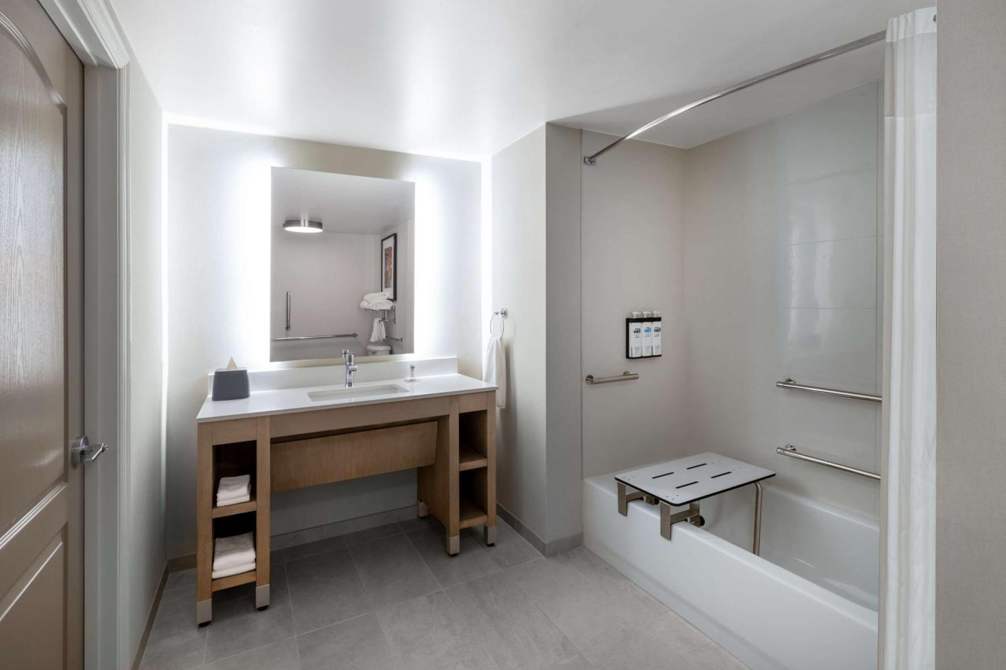 Hyatt House Airport Hotel 3*