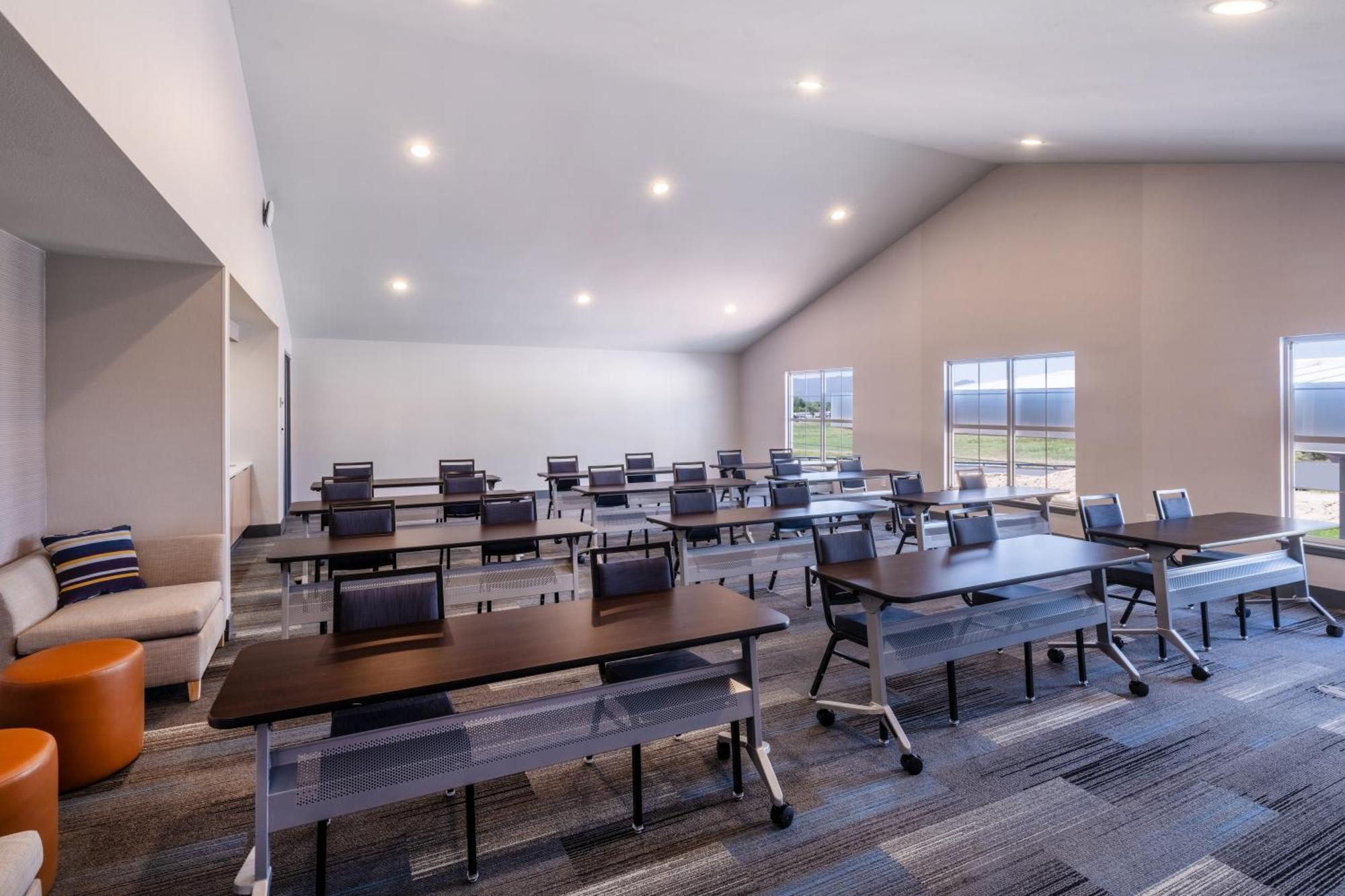 Hyatt House Airport Hotel 3*