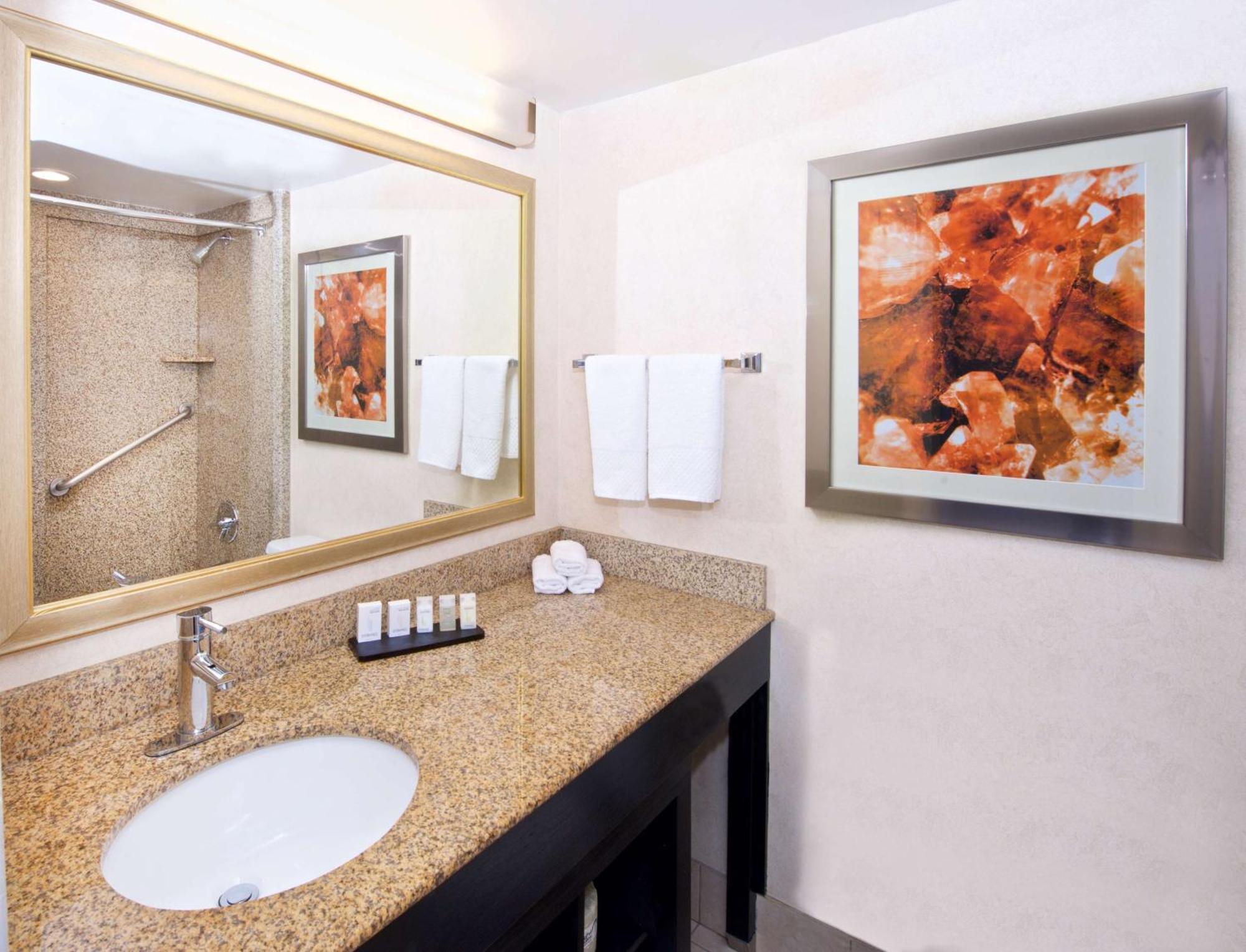 Hotel Embassy By Hilton 4*