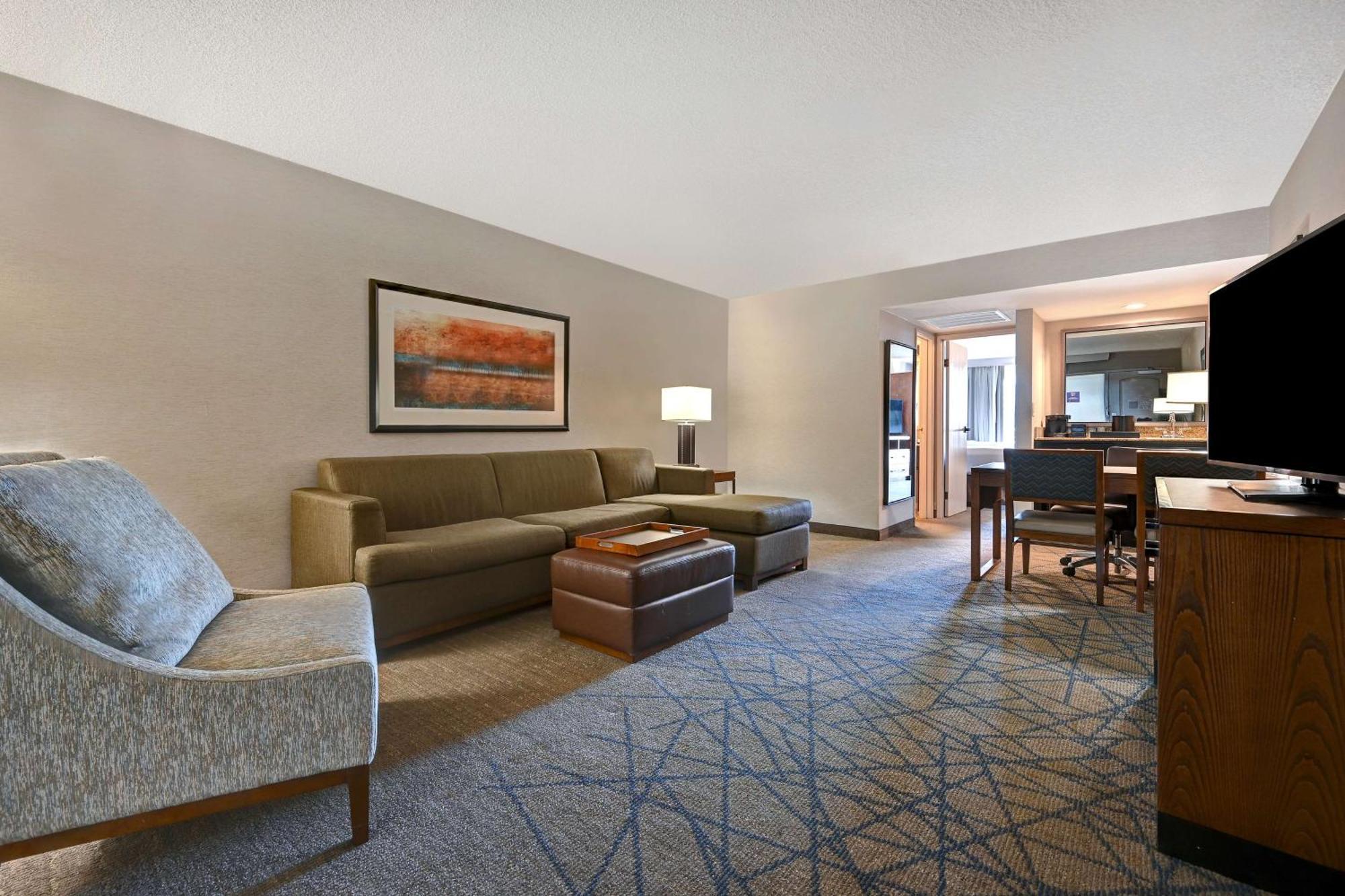 Hotel Embassy By Hilton Colorado Springs