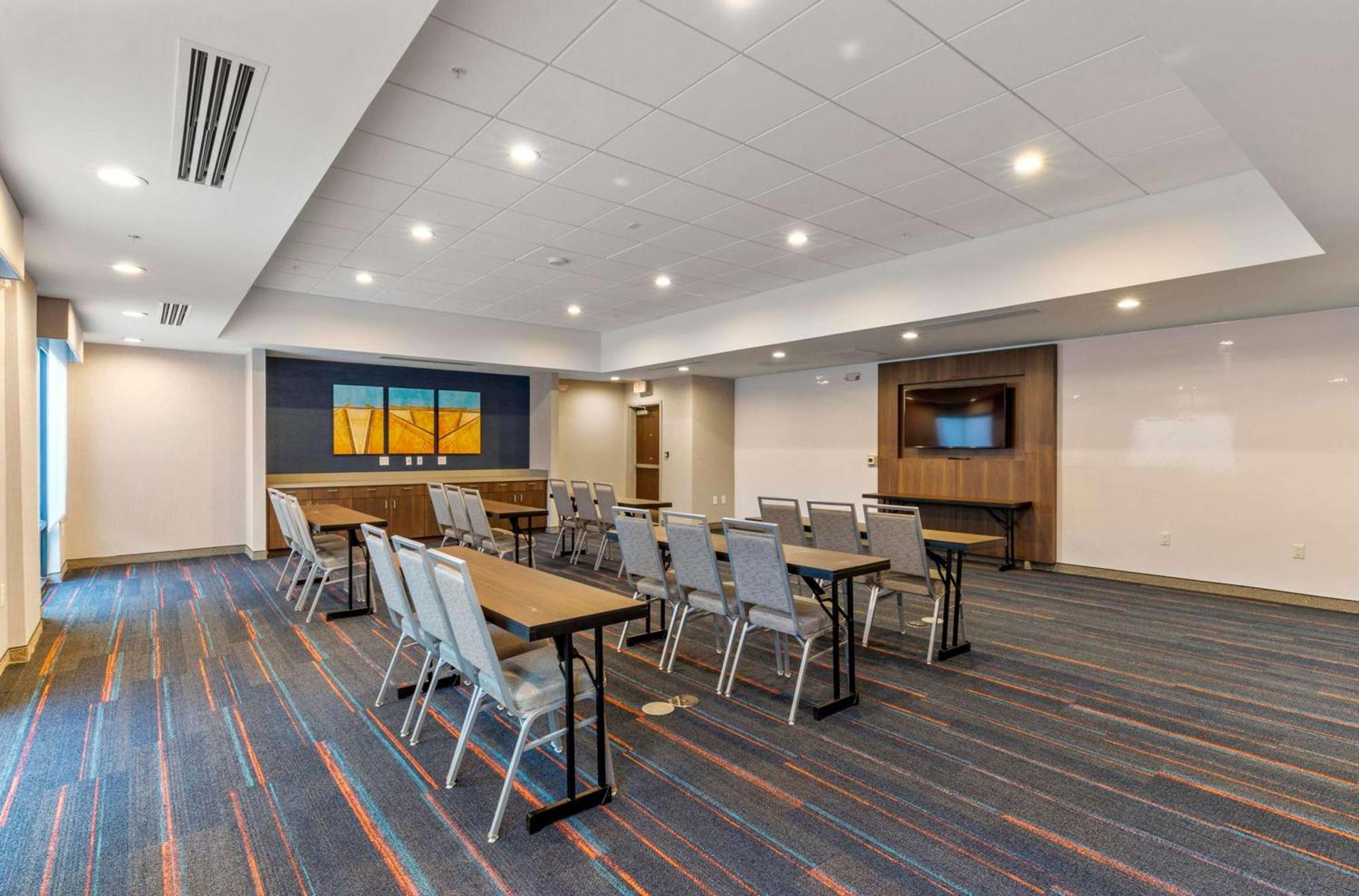 Hampton Northeast Hotel