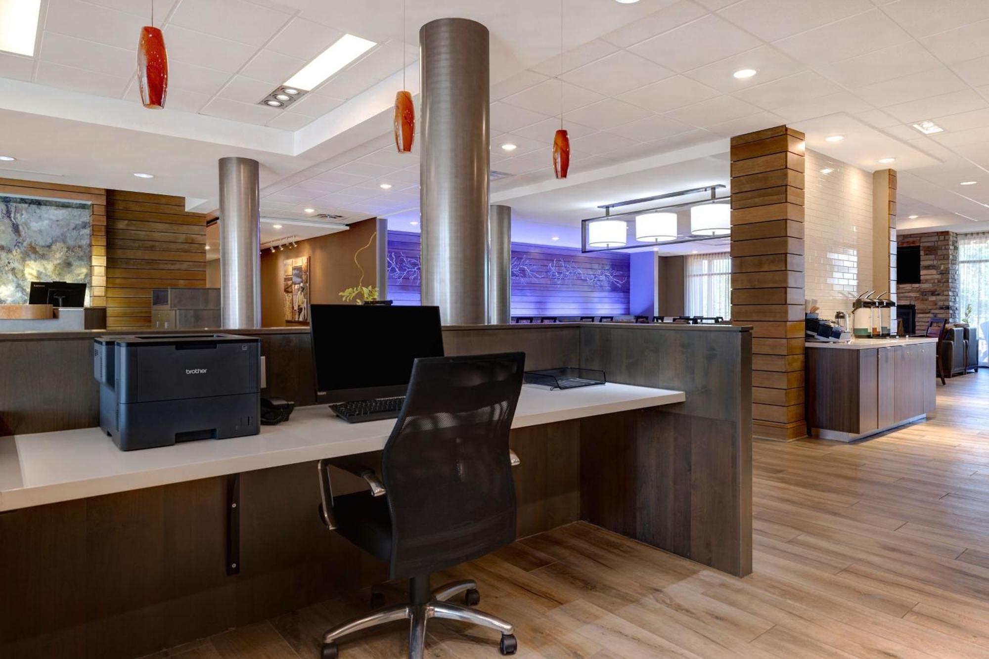 Fairfield & By Marriott East 3*