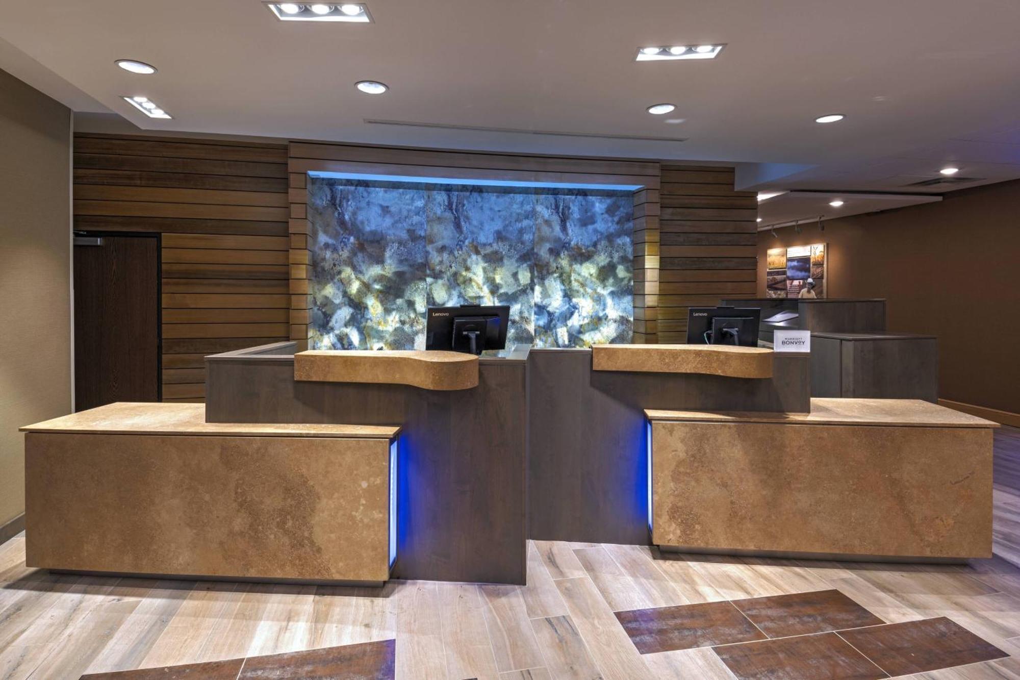 Hotel Fairfield & By Marriott East 3*
