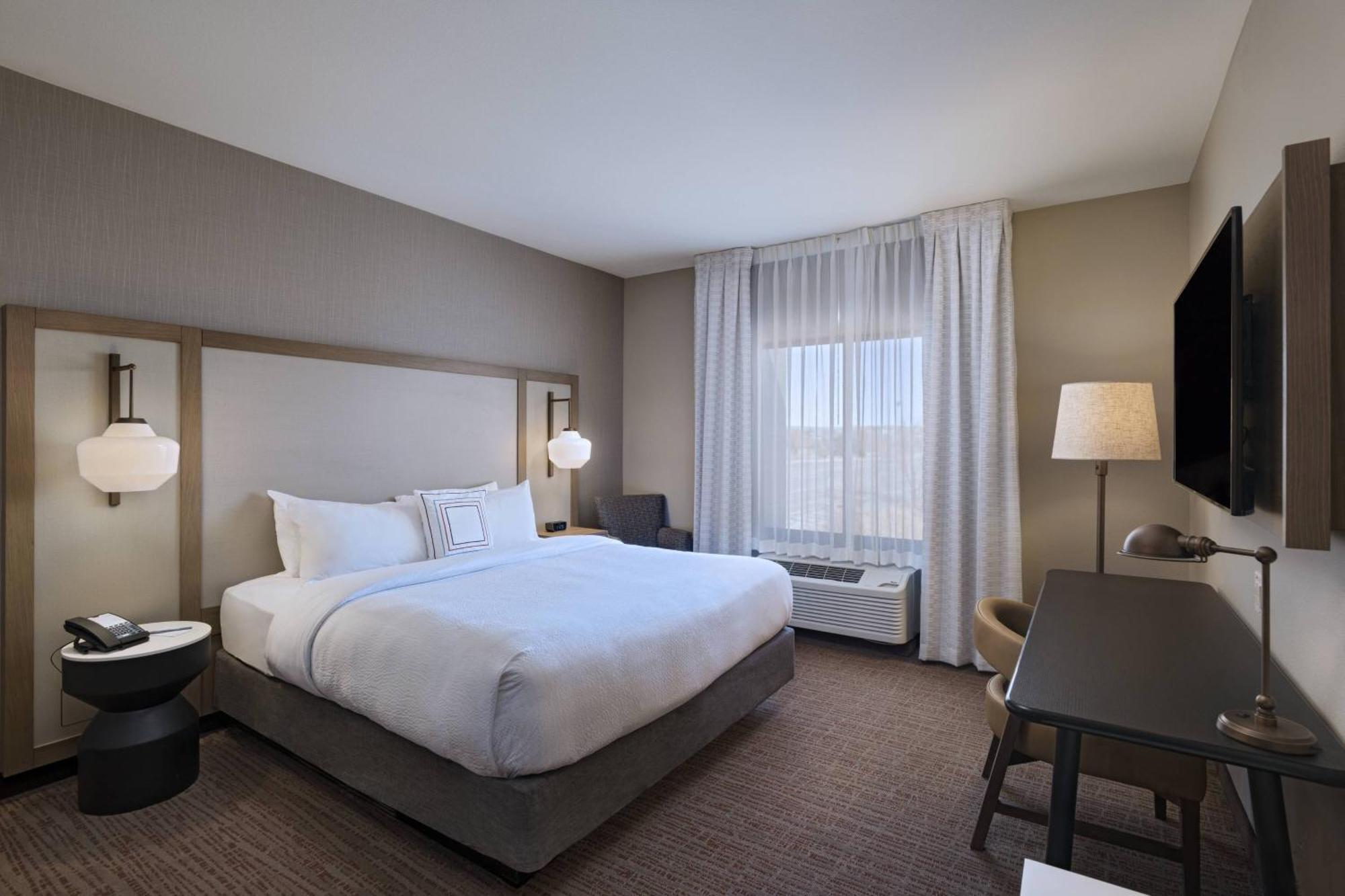 Hotel Fairfield & By Marriott East 3*