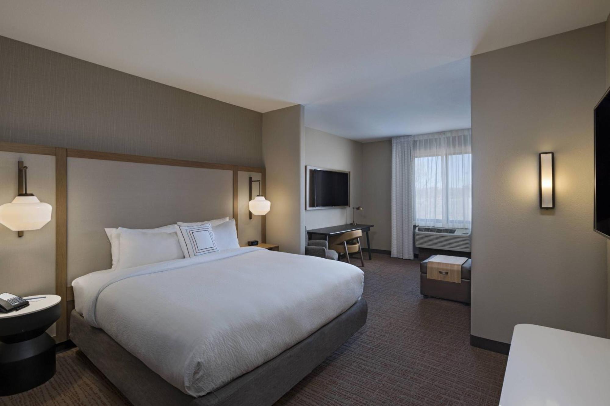 Hotel Fairfield & By Marriott East