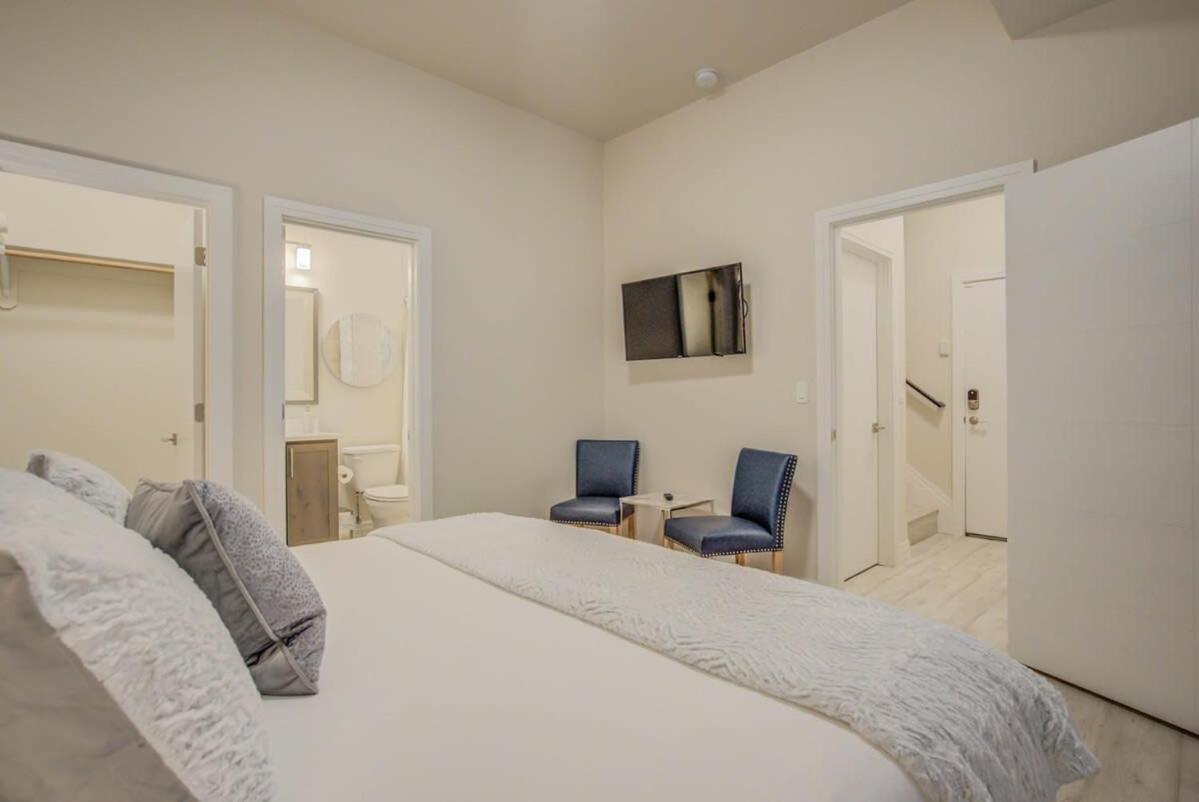 4br Urban Rooftop Patio With Views Holiday home Colorado Springs