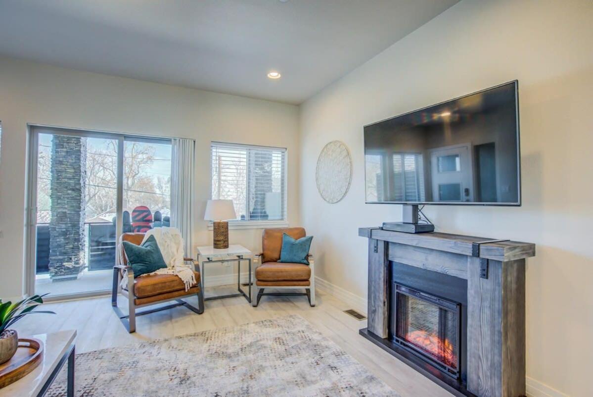 4br Urban Rooftop Patio With Views Holiday home Colorado Springs