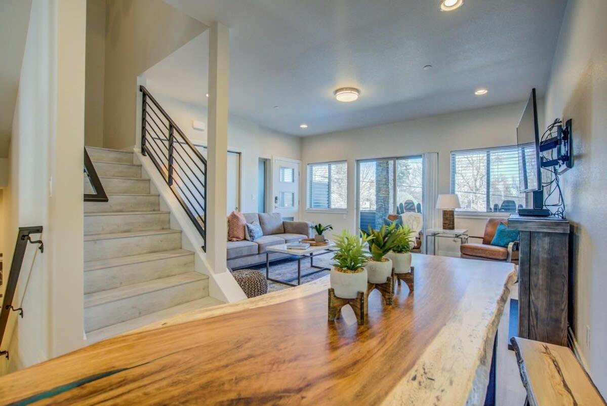 4br Urban Rooftop Patio With Views Holiday home *