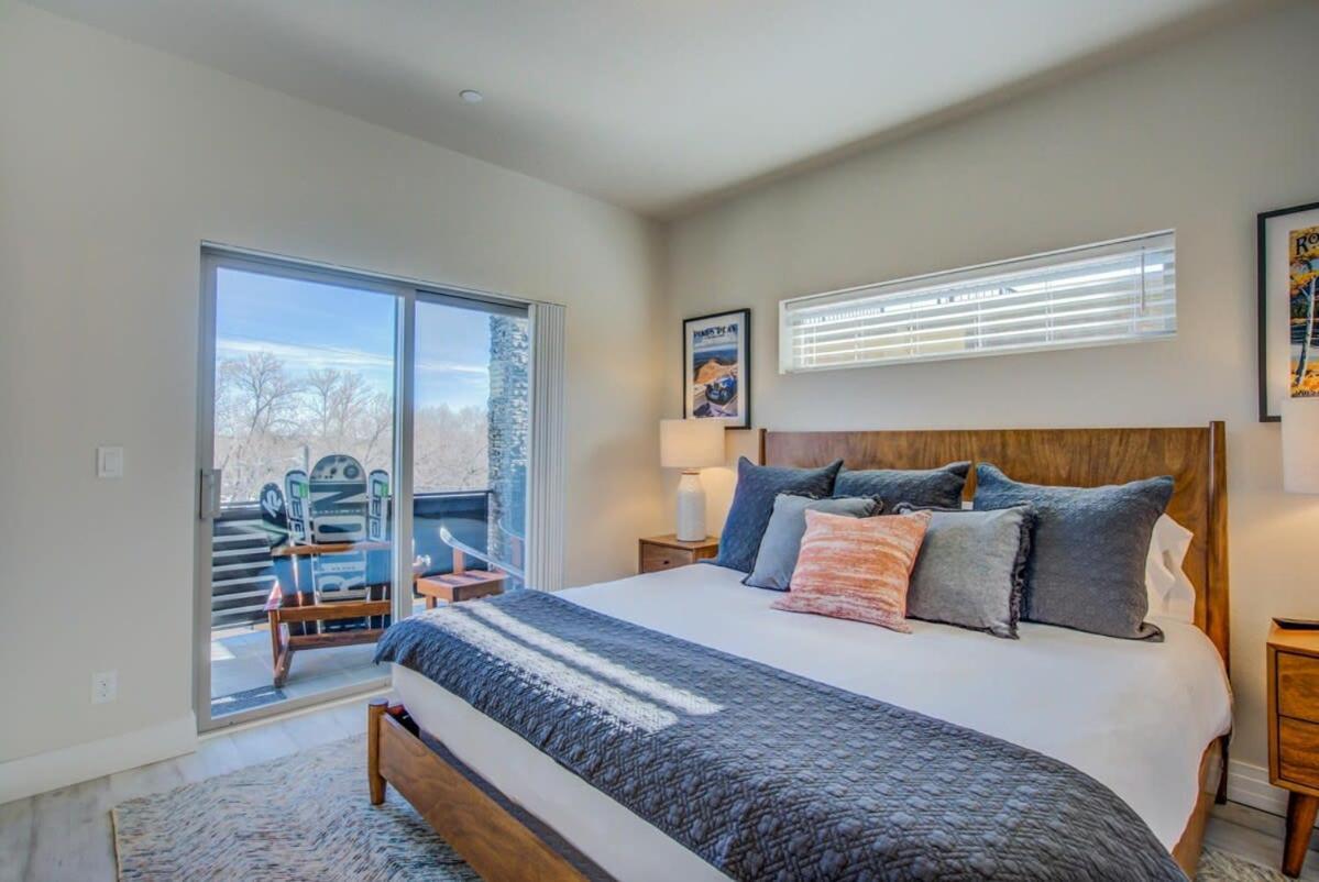 Holiday home 4br Urban Rooftop Patio With Views *