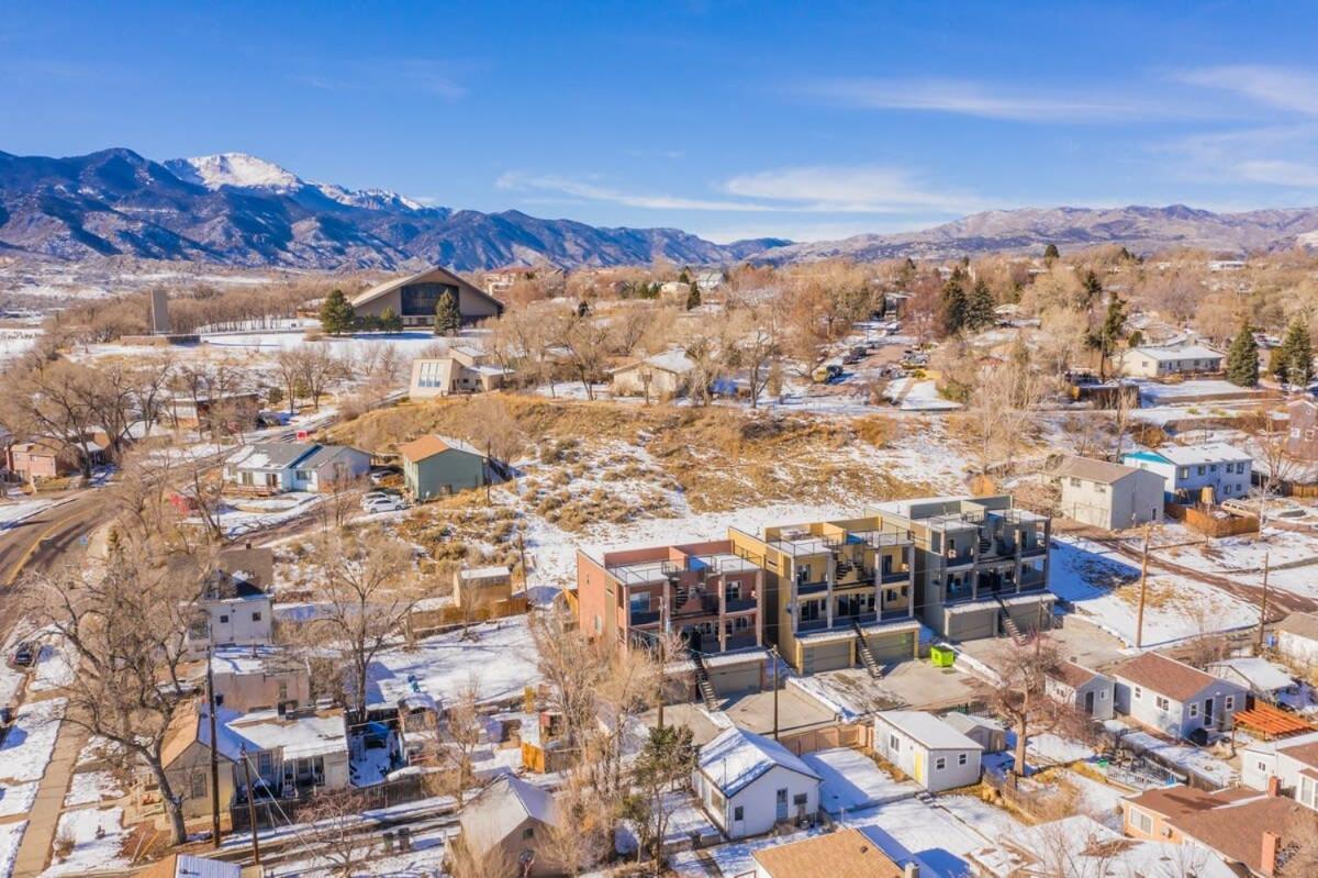 4br Urban Rooftop Patio With Views * Colorado Springs