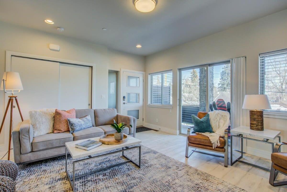 4br Urban Rooftop Patio With Views * Colorado Springs