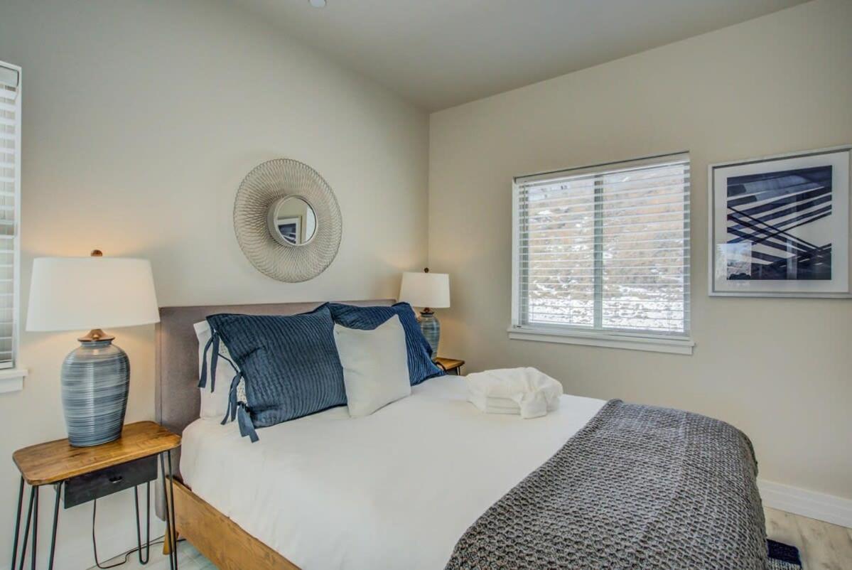 4br Urban Rooftop Patio With Views Colorado Springs