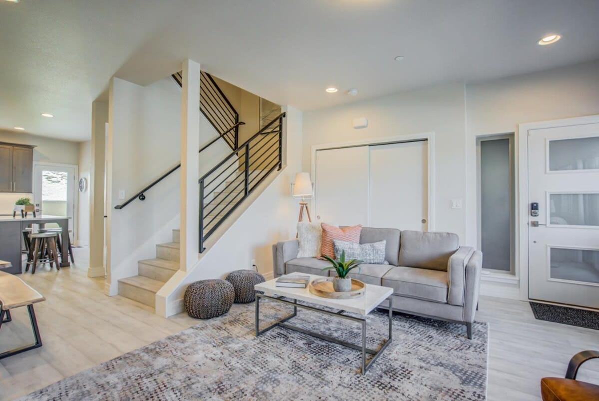 4br Urban Rooftop Patio With Views * Colorado Springs