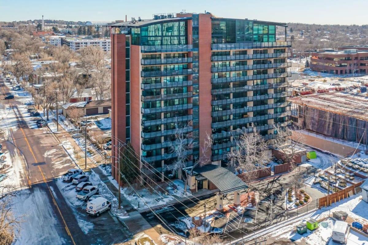 Chic Skyview Downtown Apartment