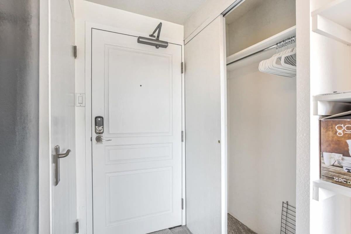 Apartment Chic Skyview Downtown *