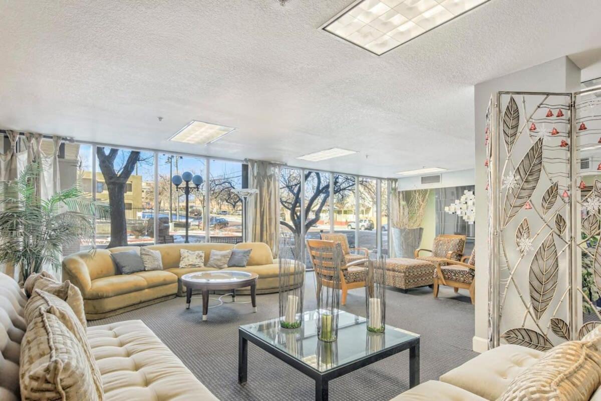 Chic Skyview Downtown