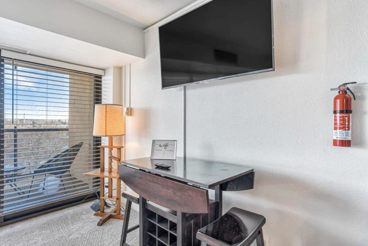 Chic Skyview Downtown Apartment