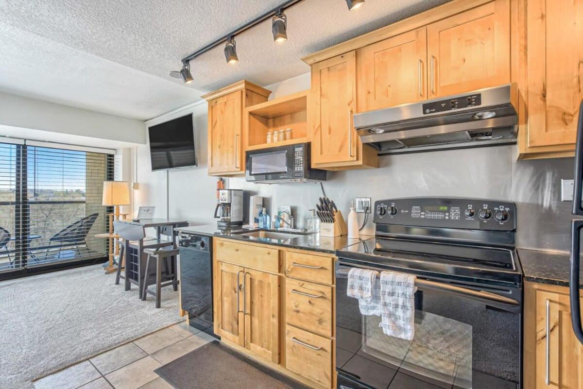 Apartment Chic Skyview Downtown Colorado Springs