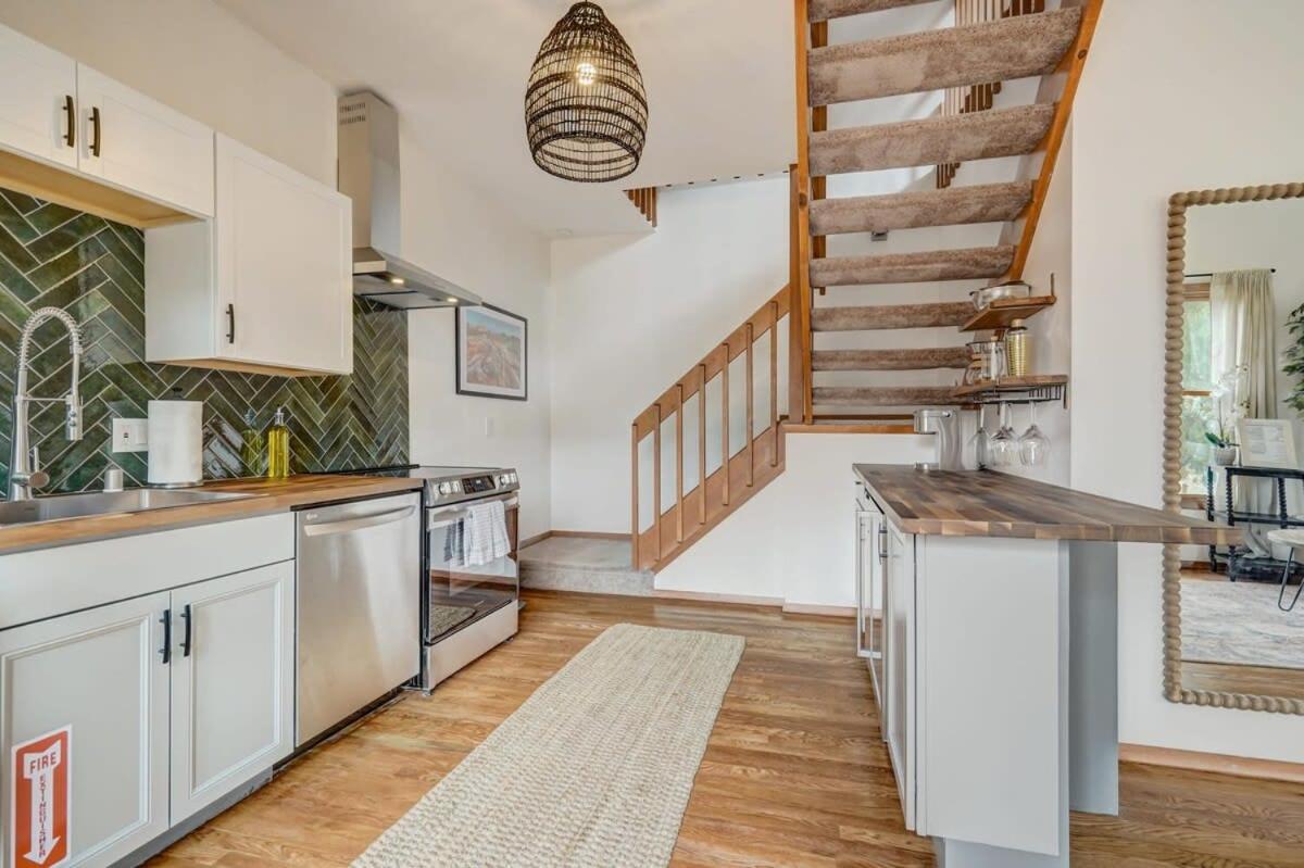 Apartment Close To The Action Walk To Garden Of The Gods Colorado Springs