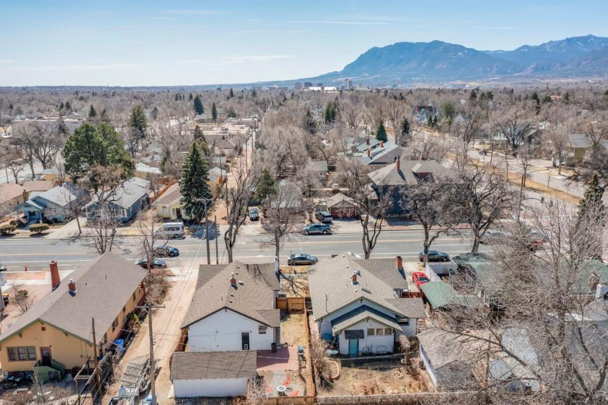 3bd Downtown Family Escape Grill Fire Pit Colorado Springs