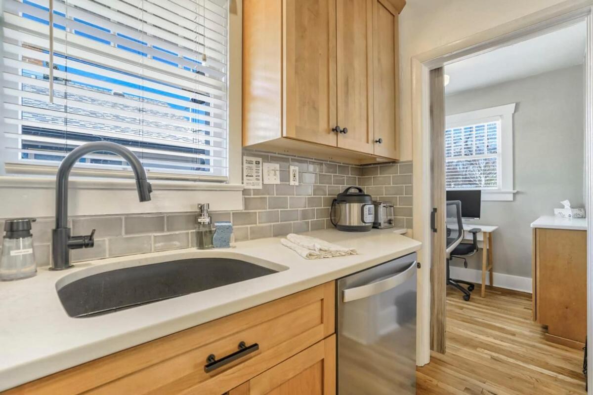 Holiday home 3bd Downtown Family Escape Grill Fire Pit Colorado Springs