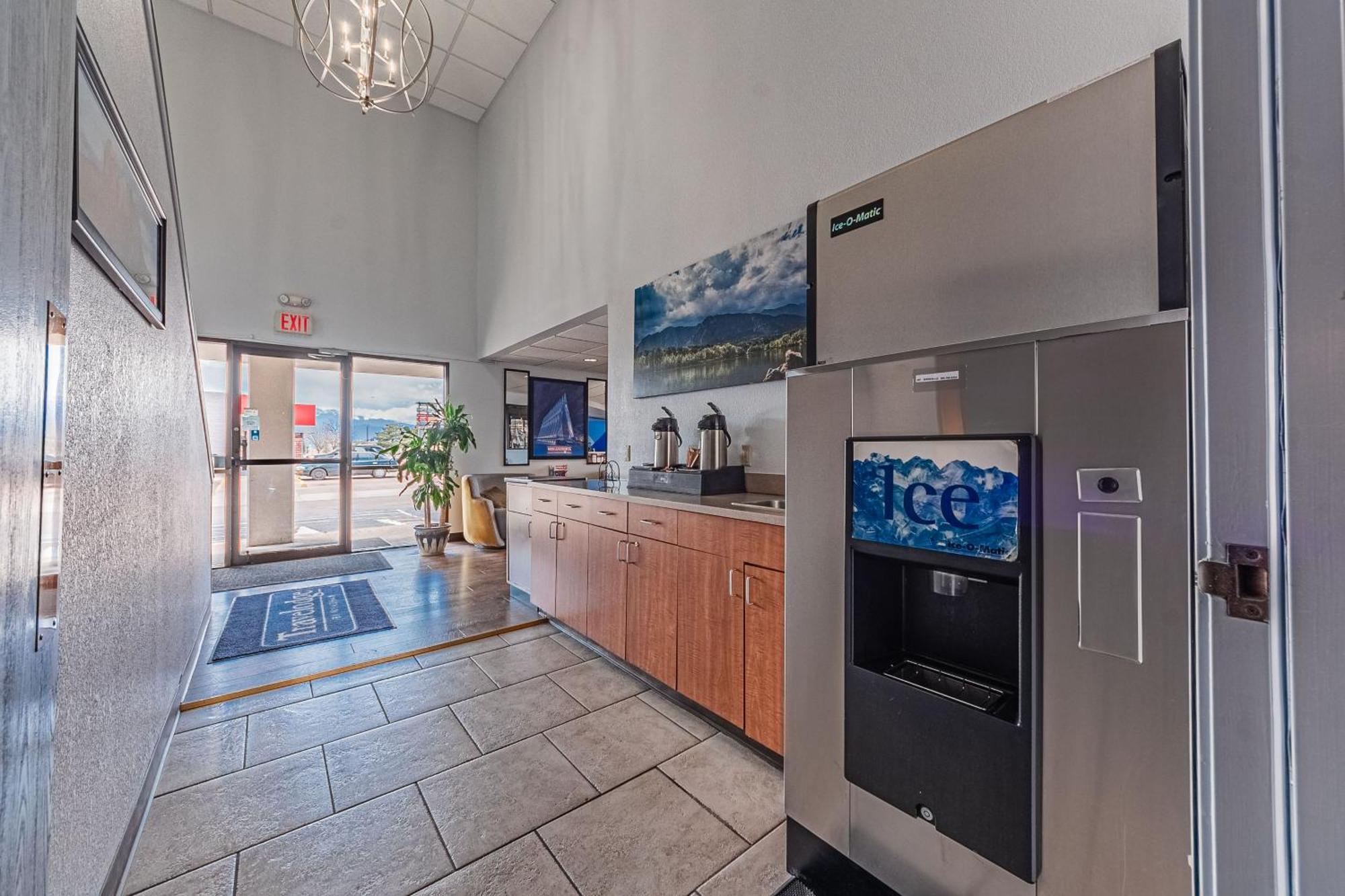 Hotel Travelodge By Wyndham Airport - Peterson Sfb Colorado Springs