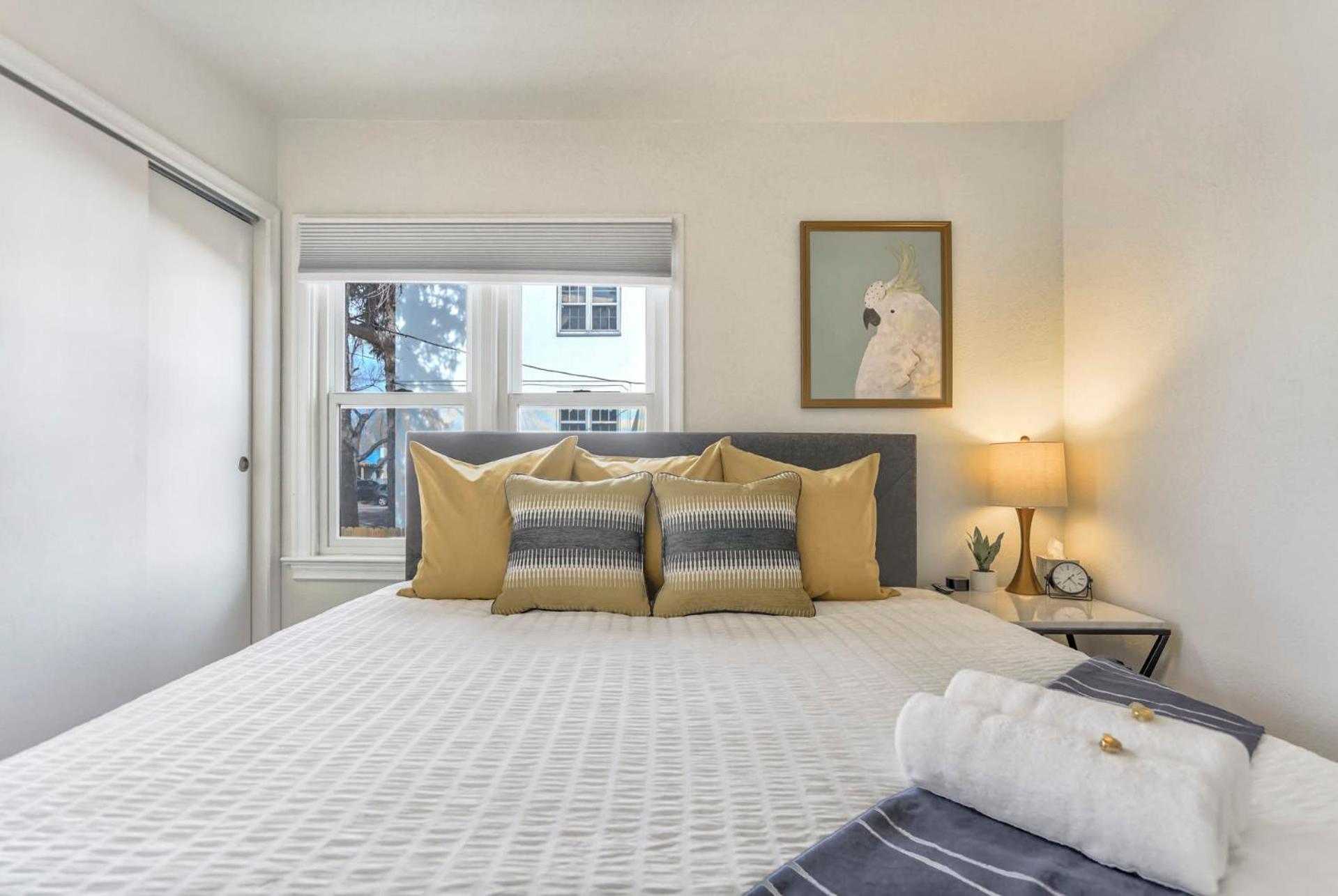 Pikes Adventure - Downtown King Scenic Views Apartment