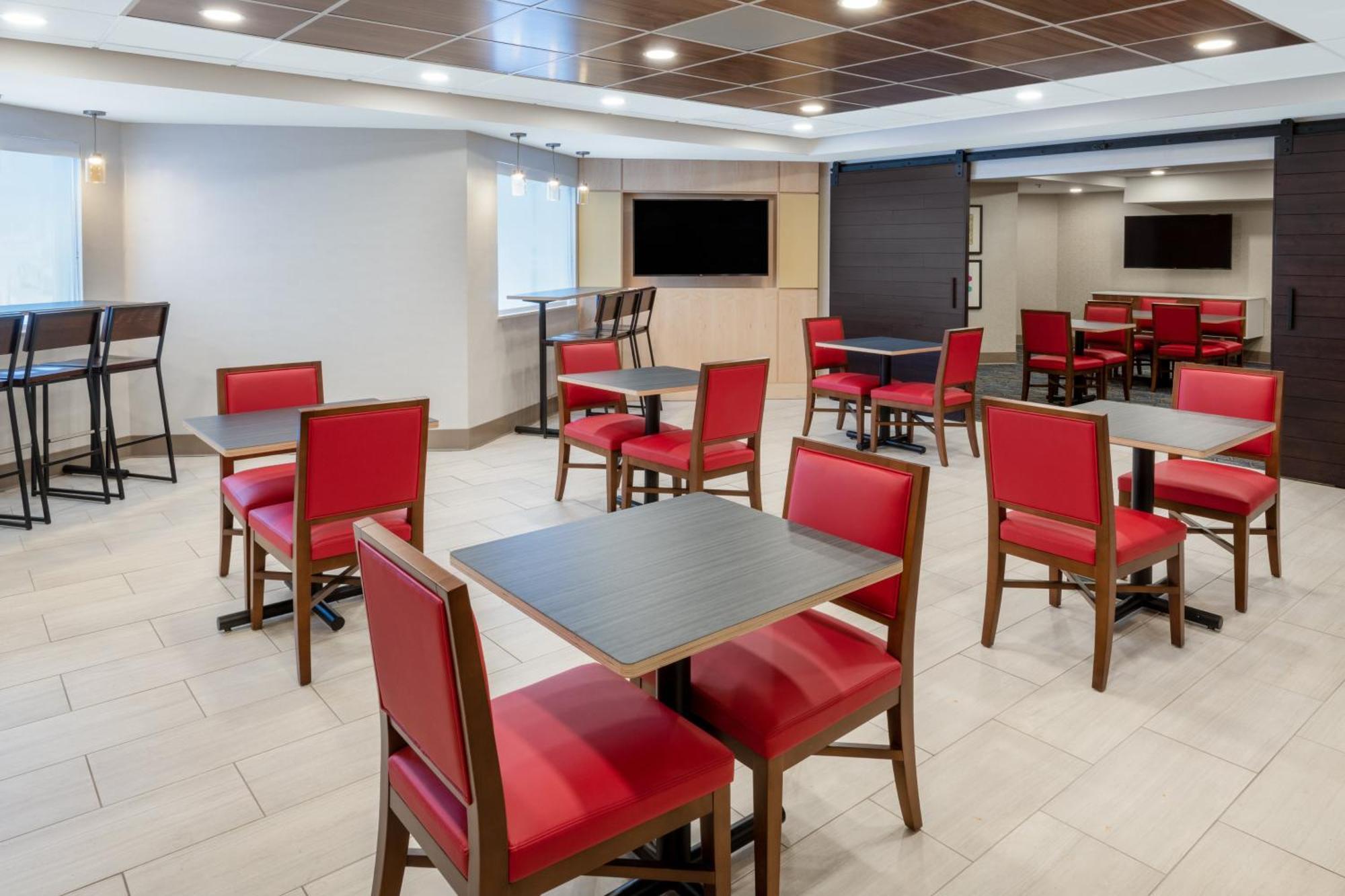 Hotel Express & Colorado Springs-airport By Ihg 3*