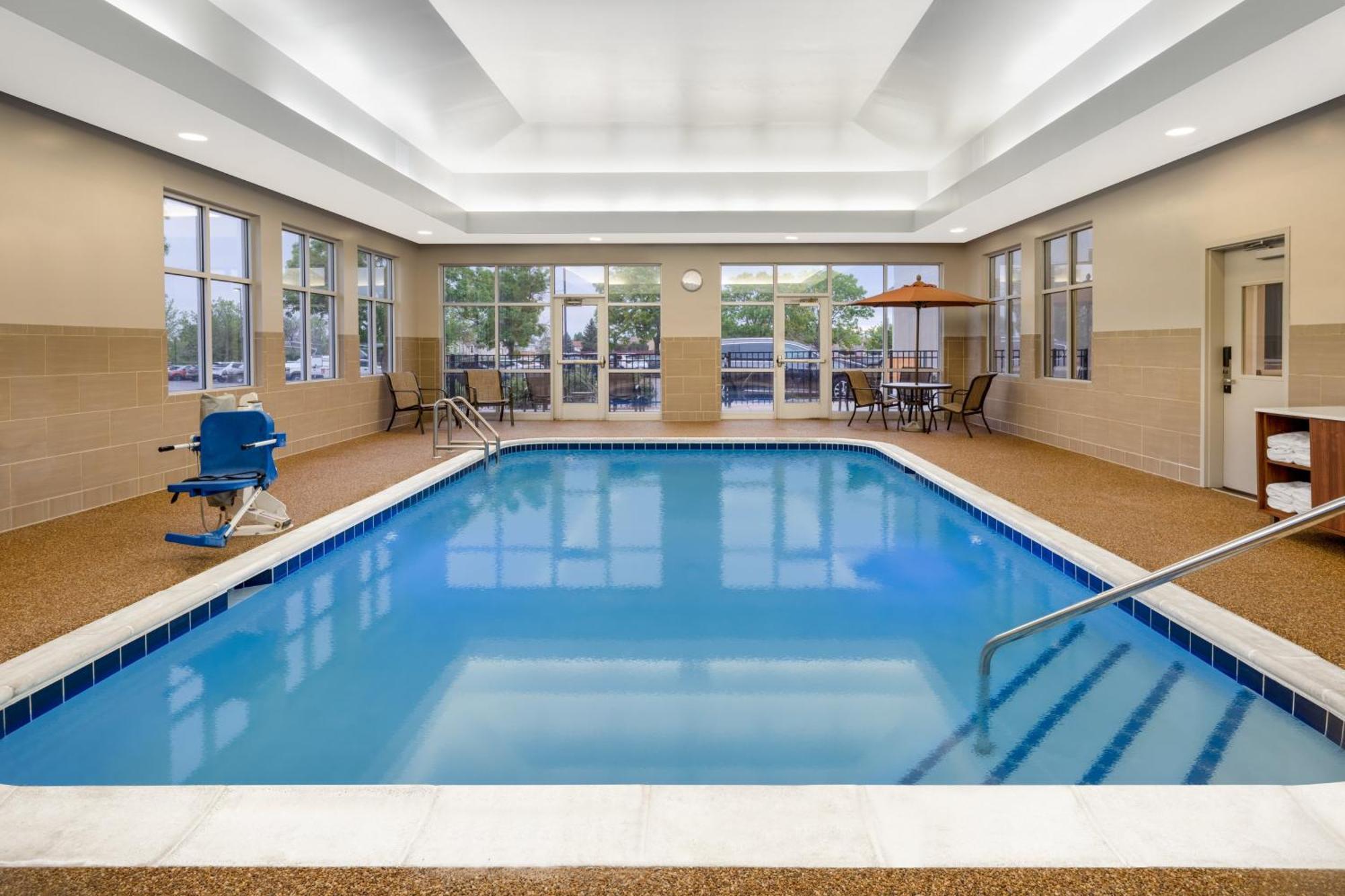 Express & Colorado Springs-airport By Ihg
