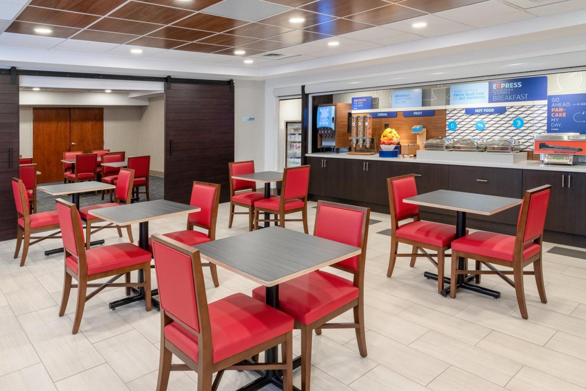 Hotel Express & Colorado Springs-airport By Ihg 3*