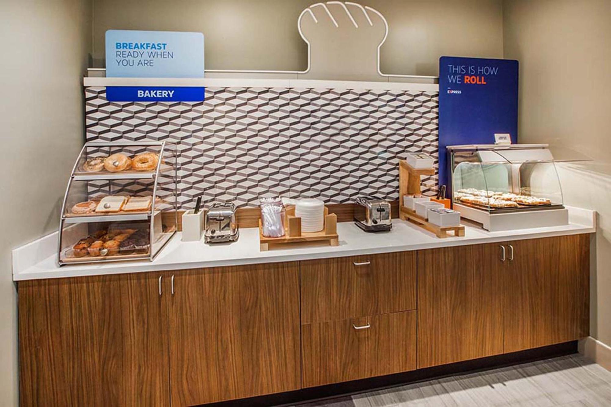 Express & Colorado Springs-airport By Ihg Hotel Colorado Springs