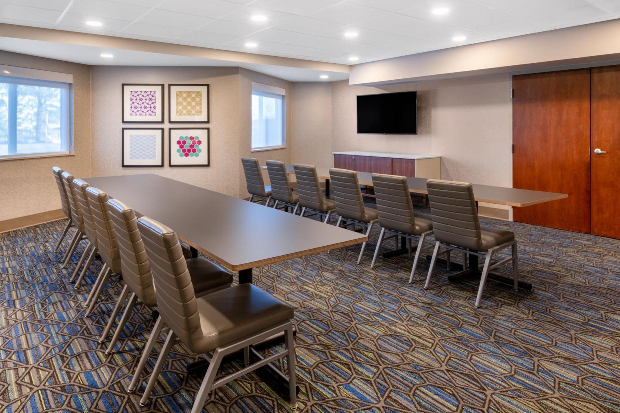 Express & Colorado Springs-airport By Ihg