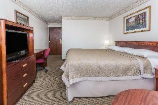 Super 8 By Wyndham Colorado Springs/chestnut Street Motel 2*