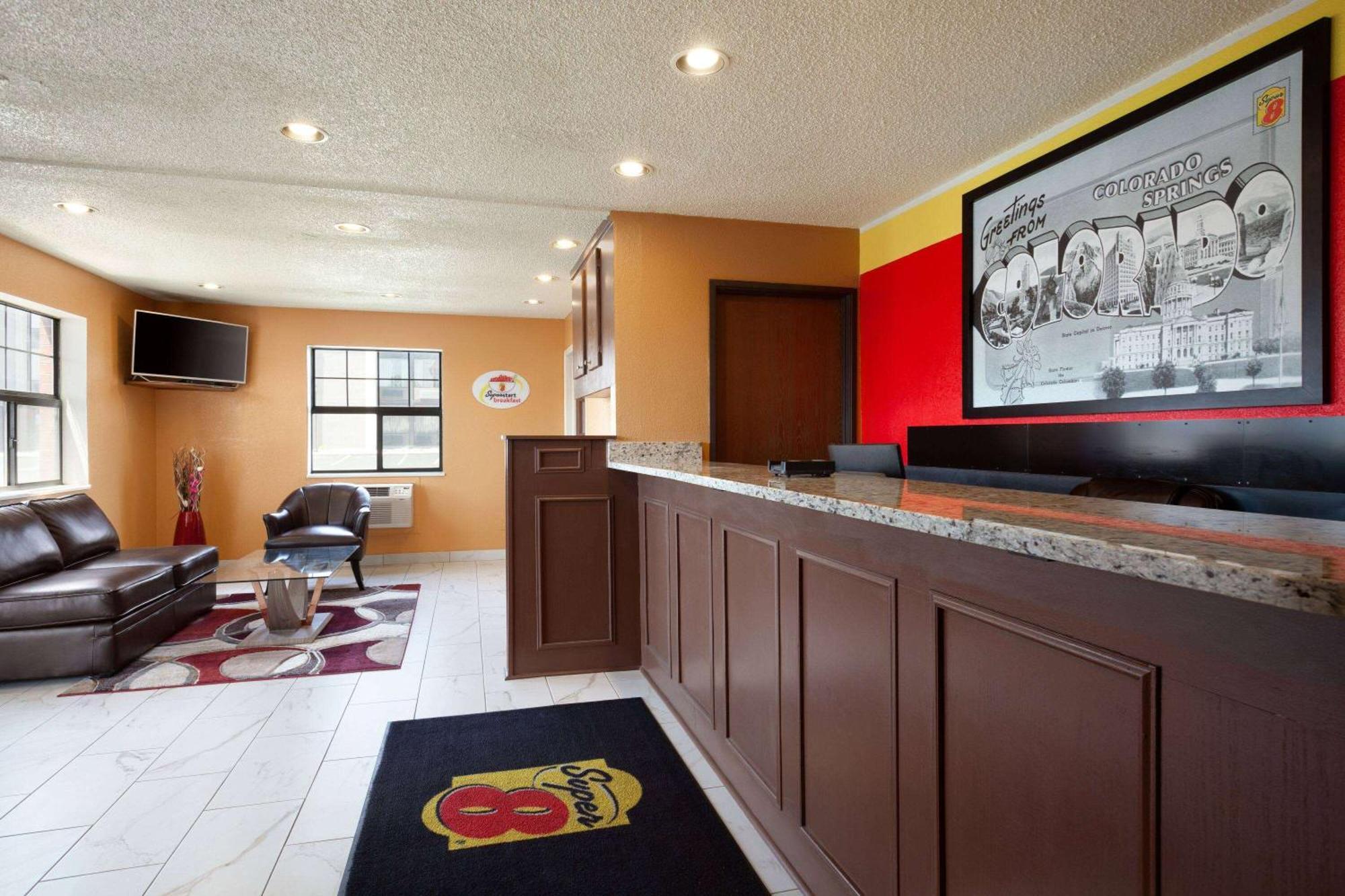 Super 8 By Wyndham Colorado Springs/afa Area Hotel 2*