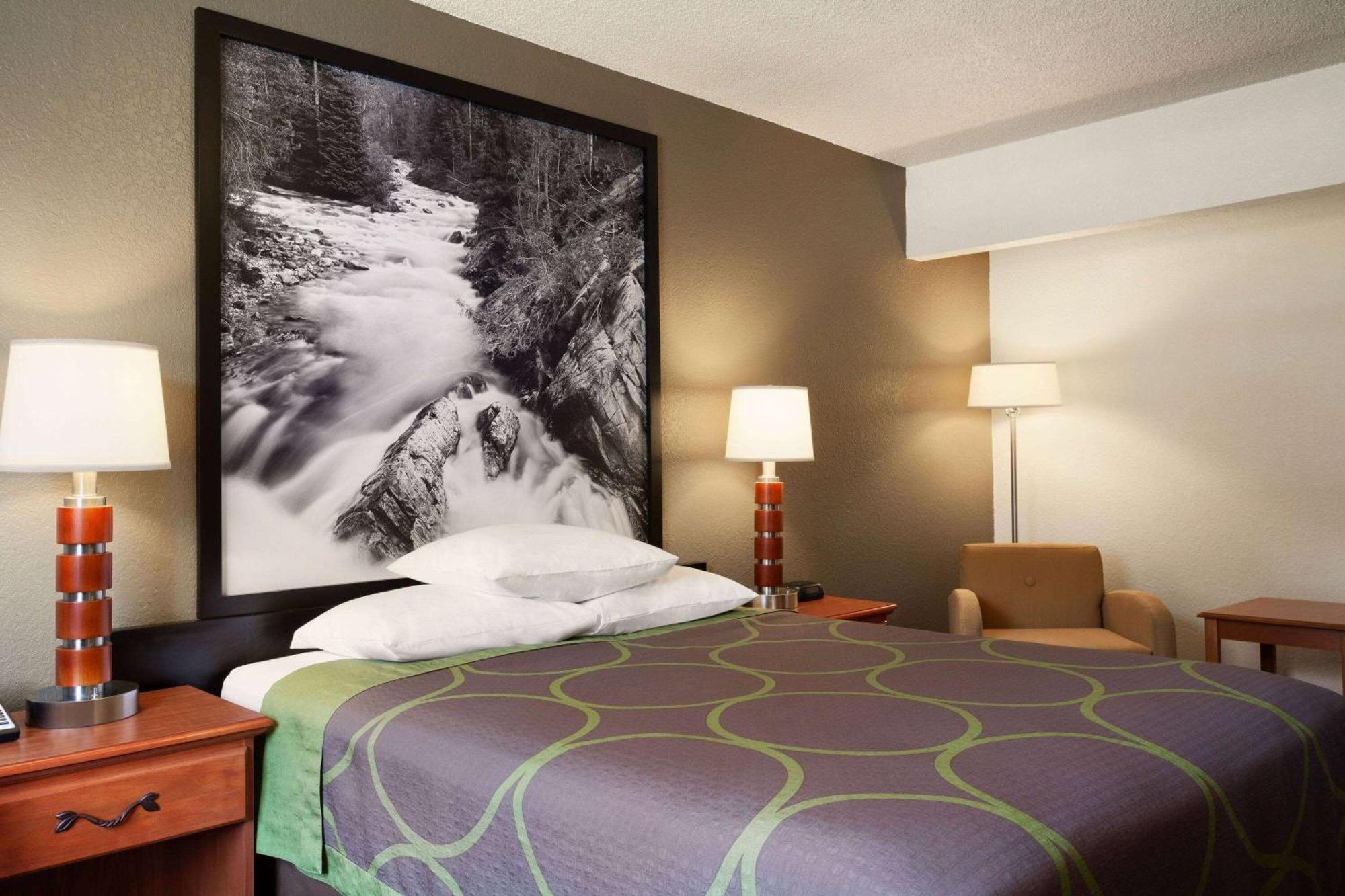 Super 8 By Wyndham Colorado Springs/afa Area Hotel