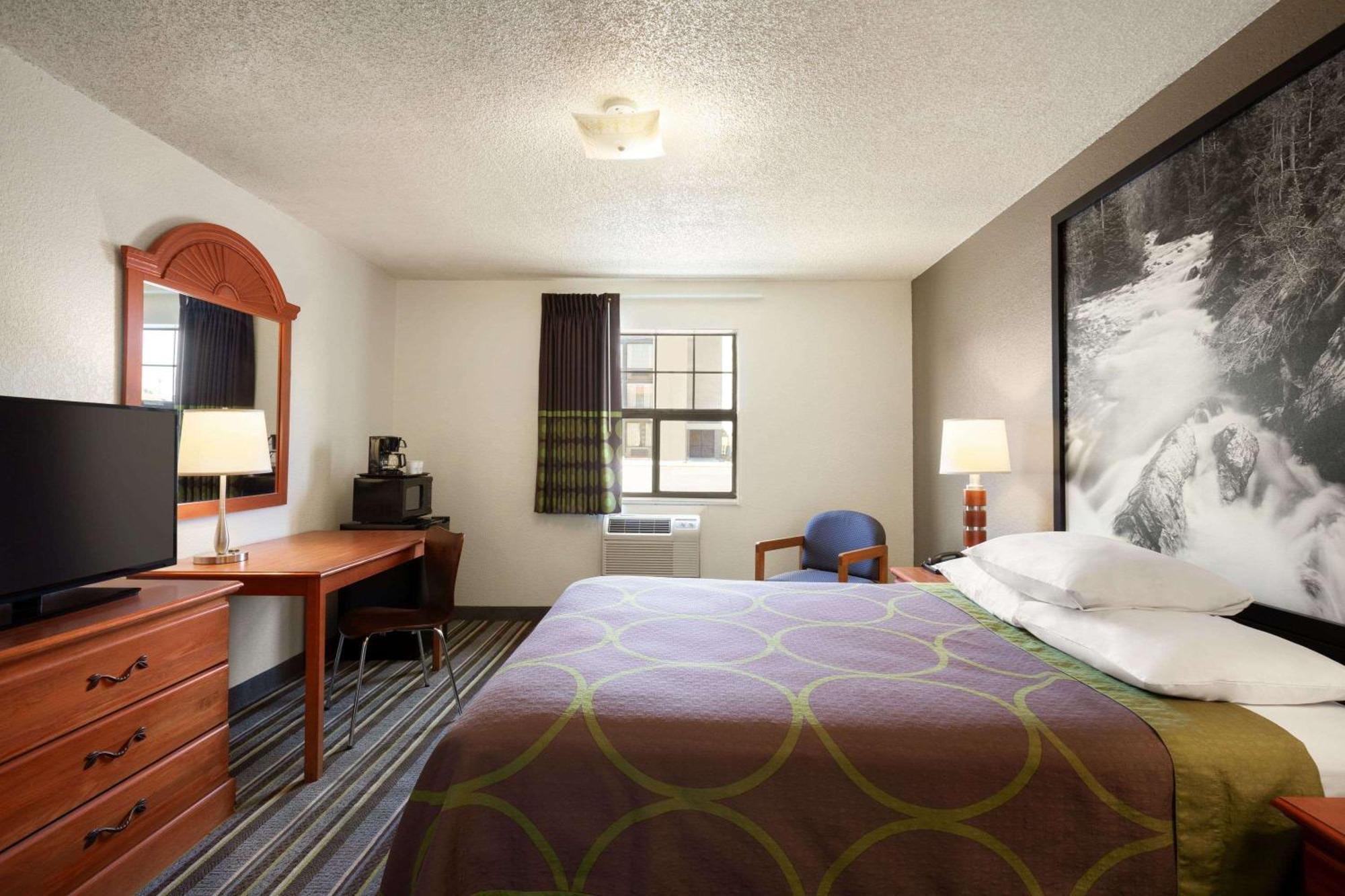 Super 8 By Wyndham Colorado Springs/afa Area