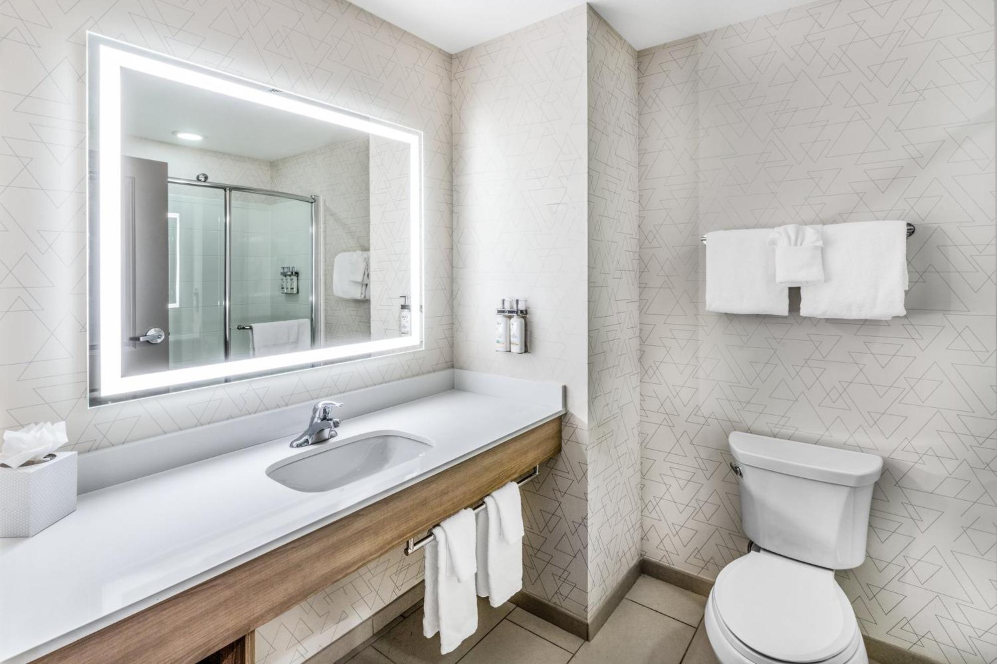 Hotel Express - - First & Main By Ihg