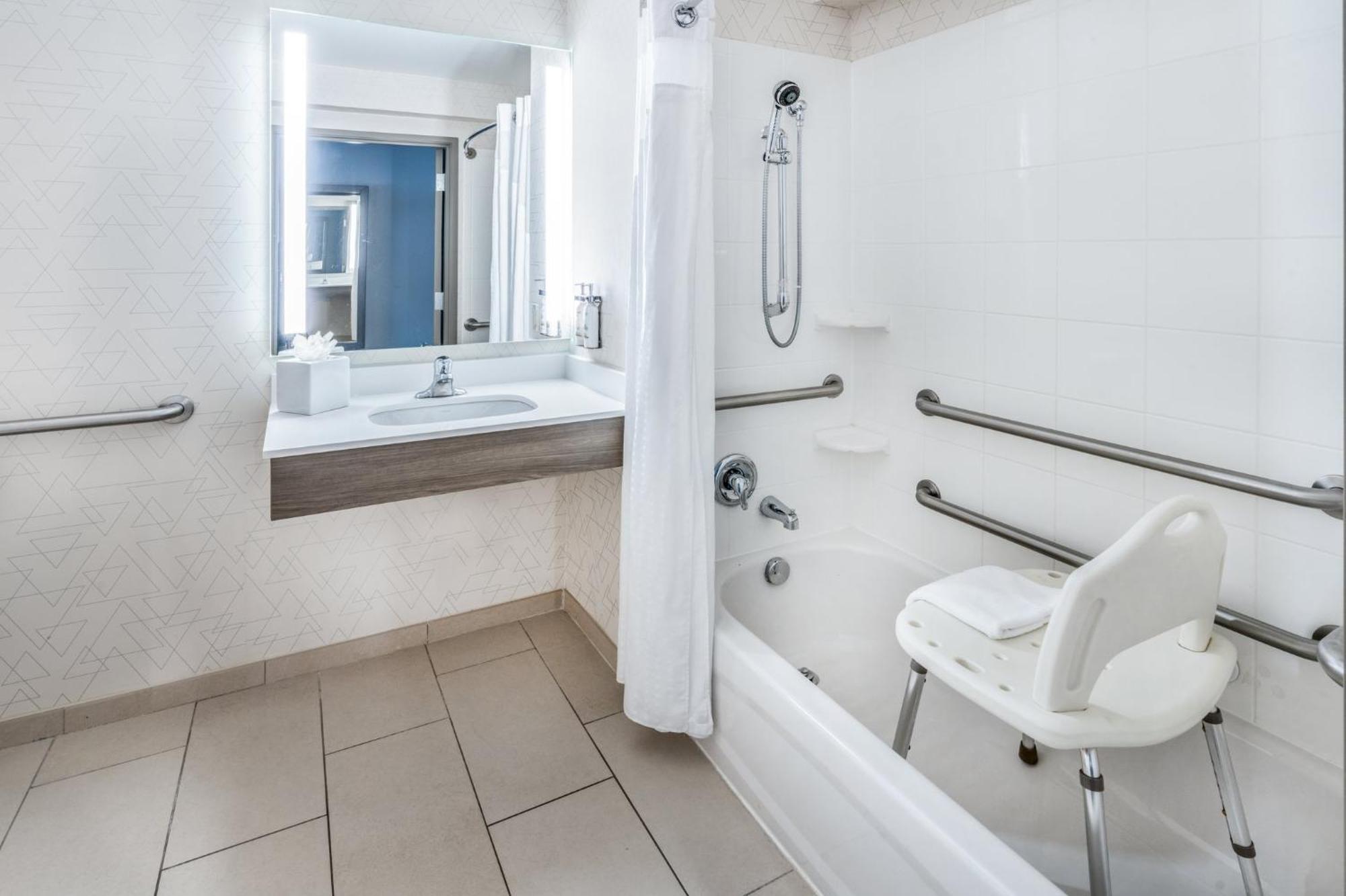 Express - - First & Main By Ihg Hotel 3*