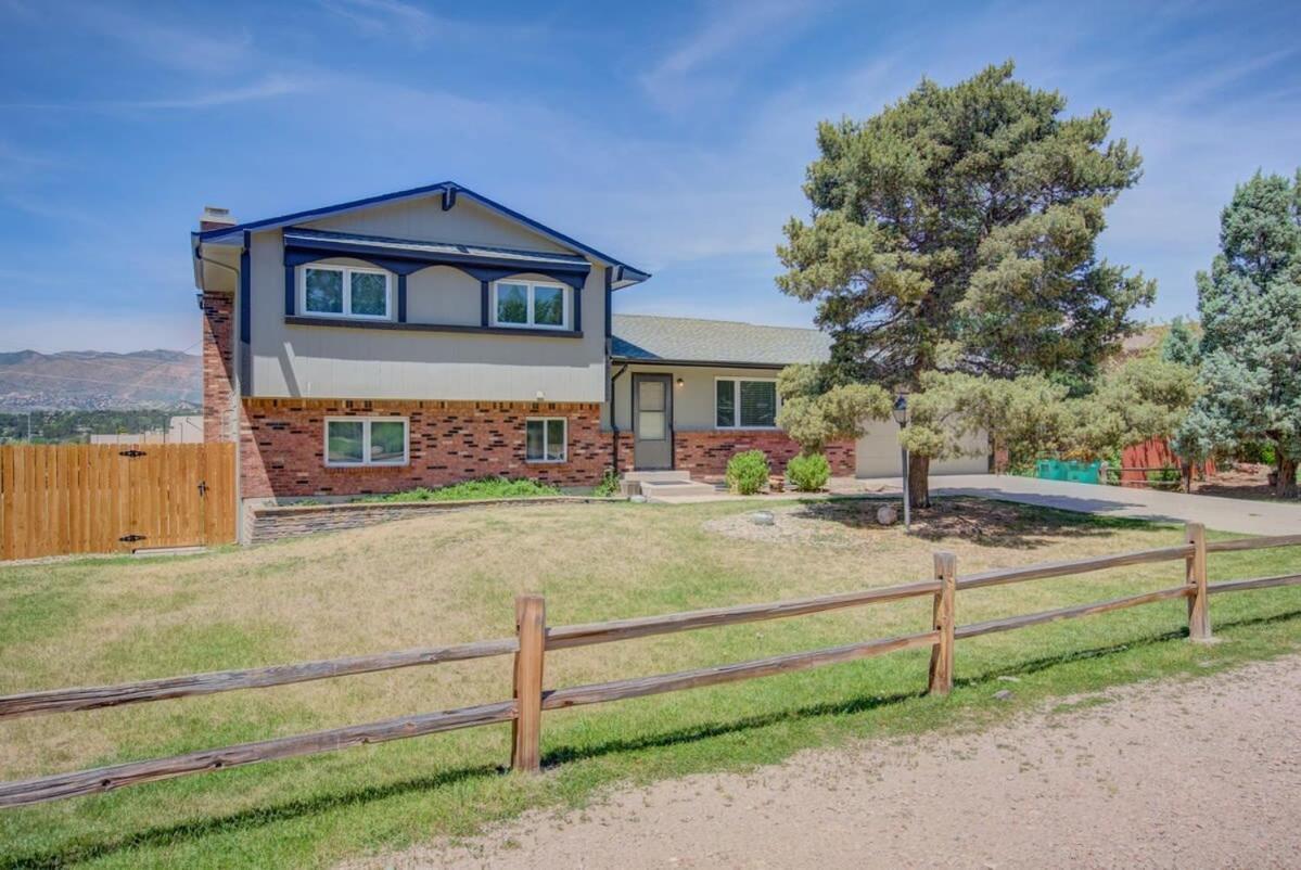 Spacious 4bd Dog-friendly Near Usaf Academy Holiday home *