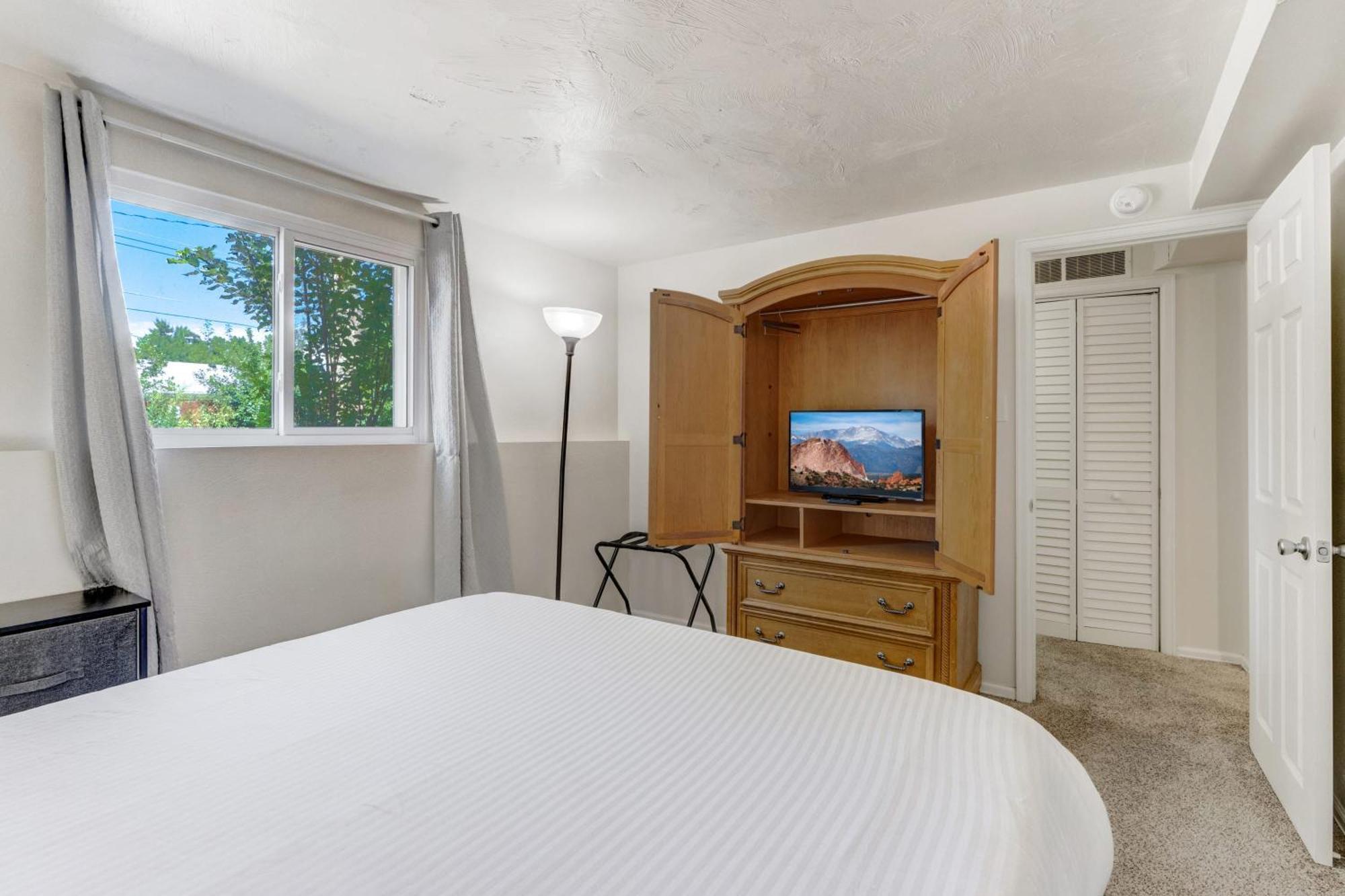 4bd Centrally Located Dog-friendly Close To Park