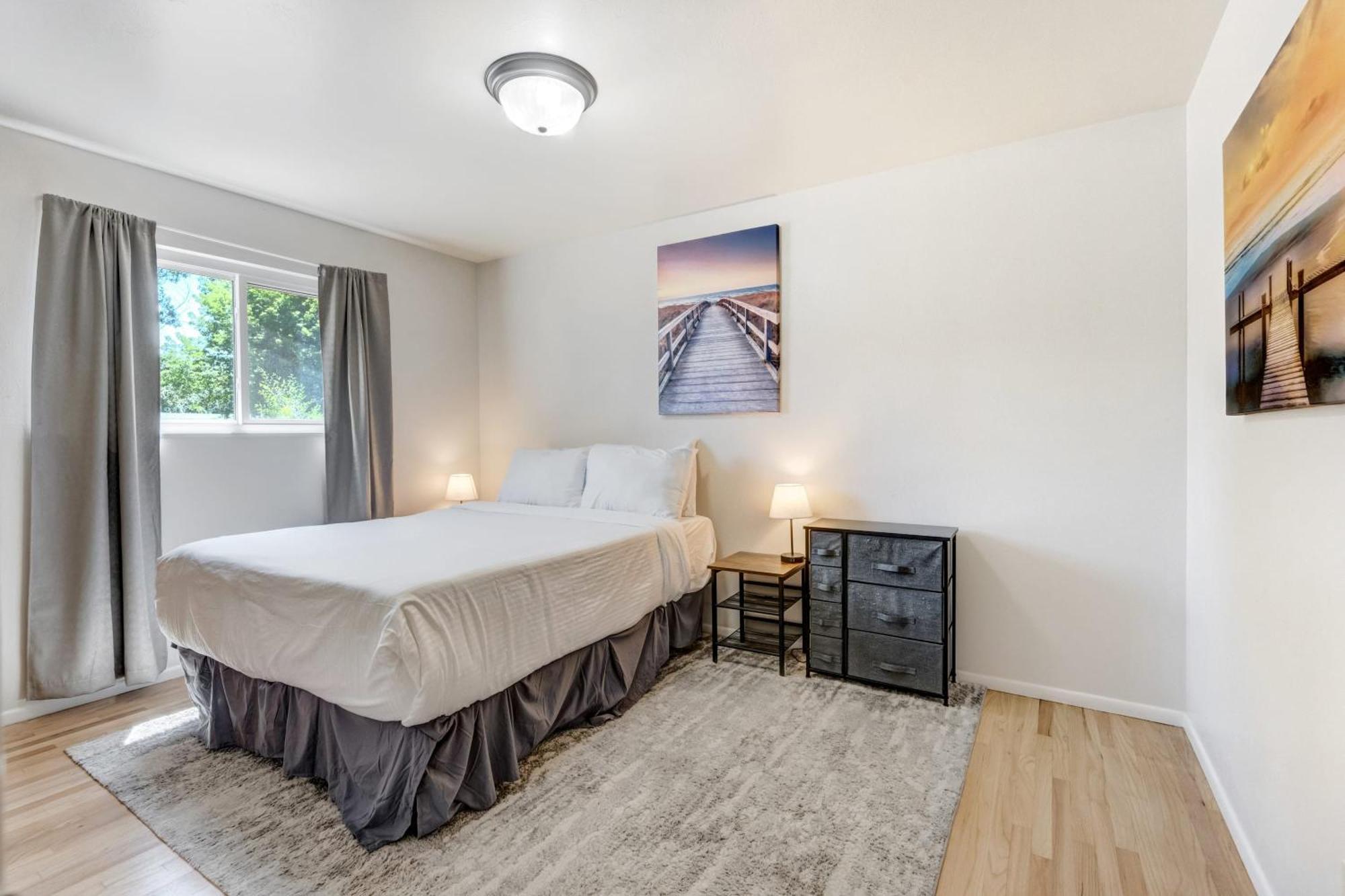4bd Centrally Located Dog-friendly Close To Park Holiday home *